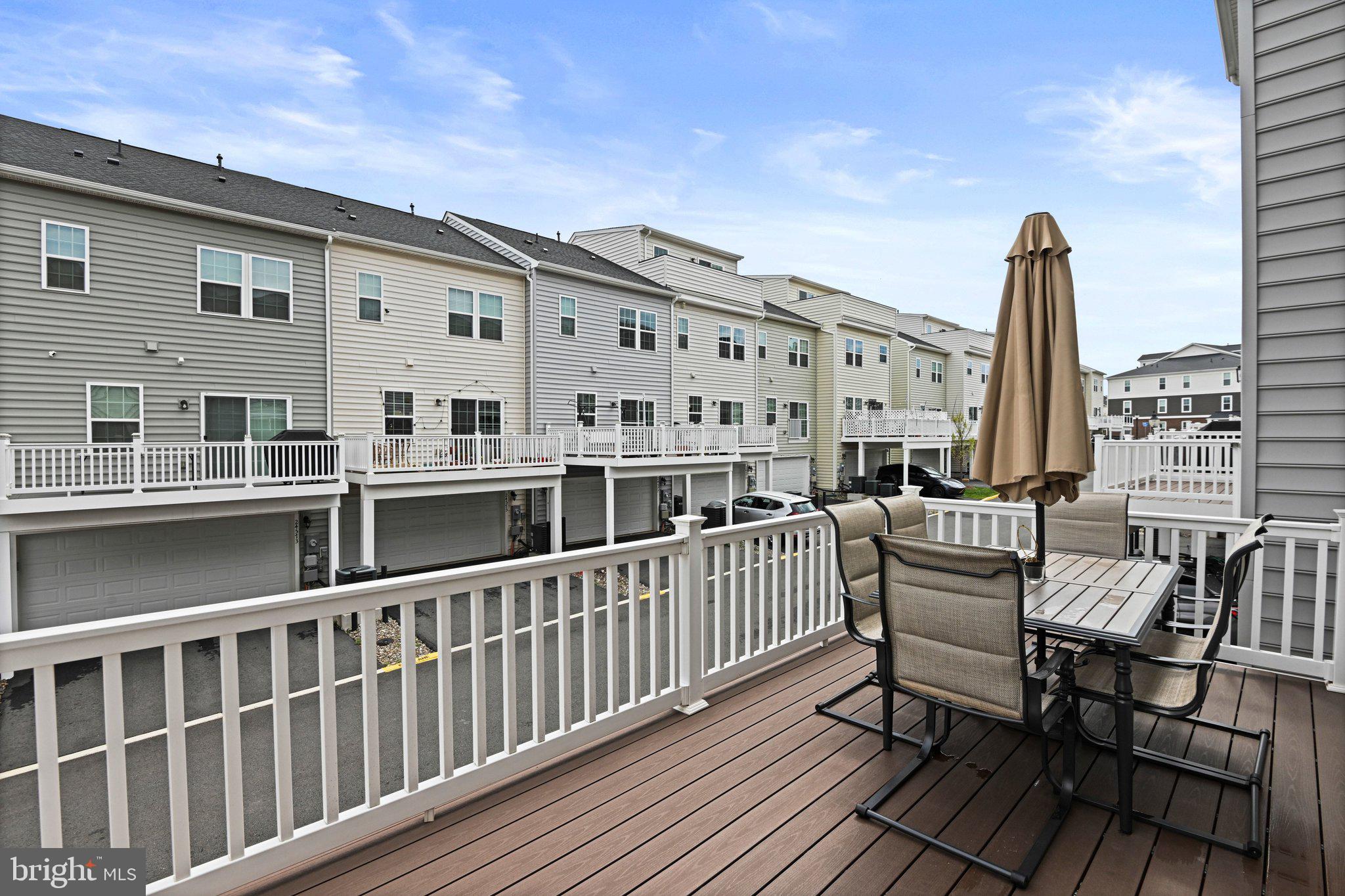 ARCOLA TOWN CENTER - Residential