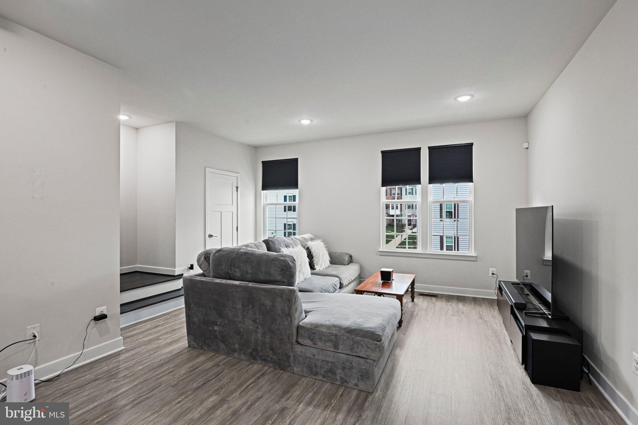 ARCOLA TOWN CENTER - Residential