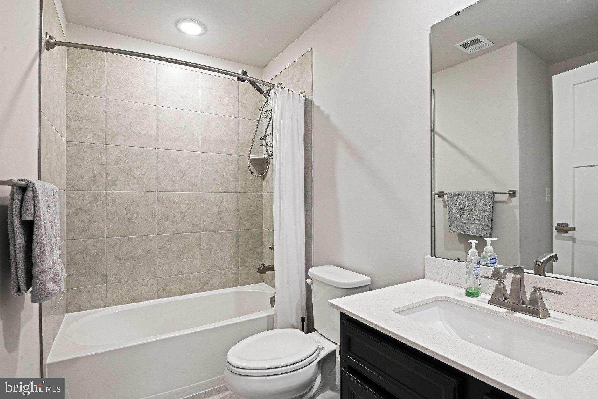 ARCOLA TOWN CENTER - Residential