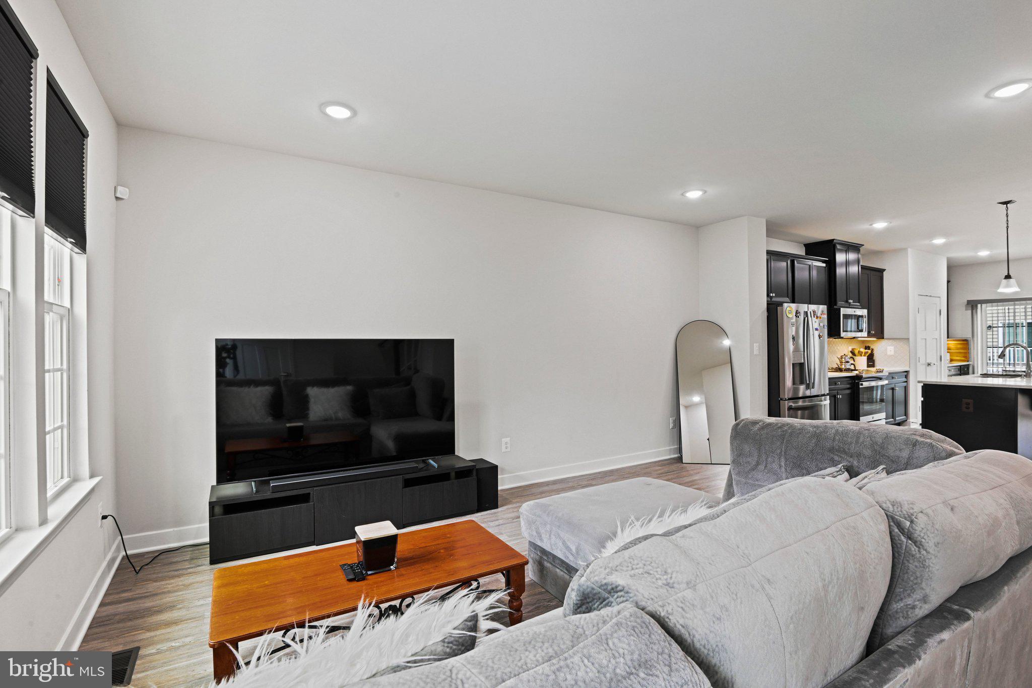 ARCOLA TOWN CENTER - Residential