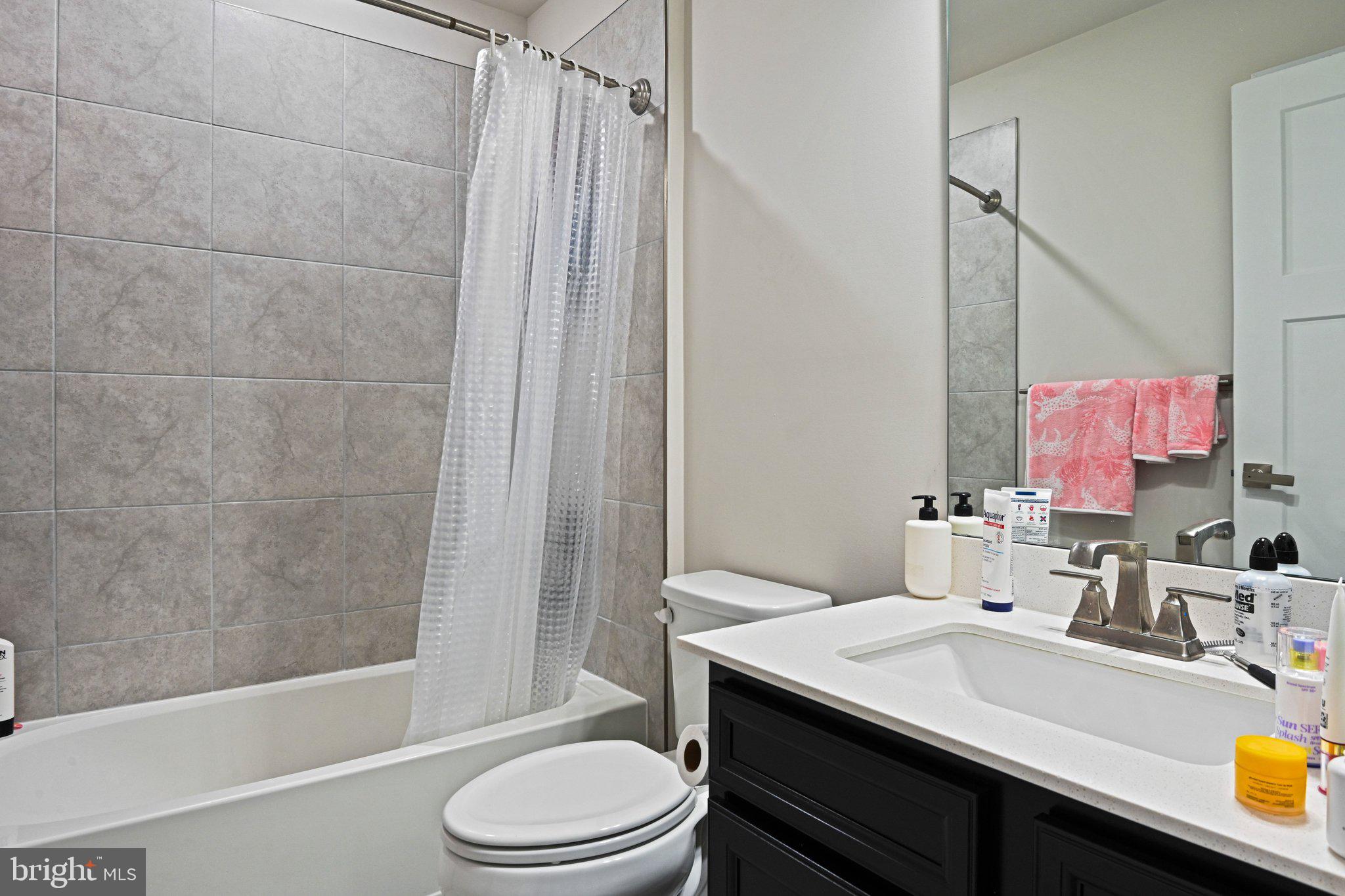 ARCOLA TOWN CENTER - Residential