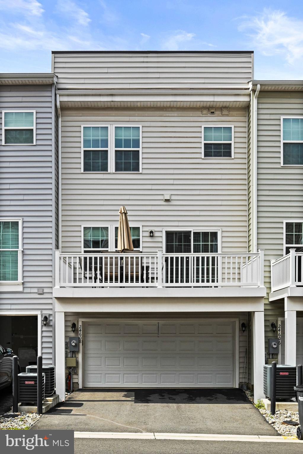 ARCOLA TOWN CENTER - Residential