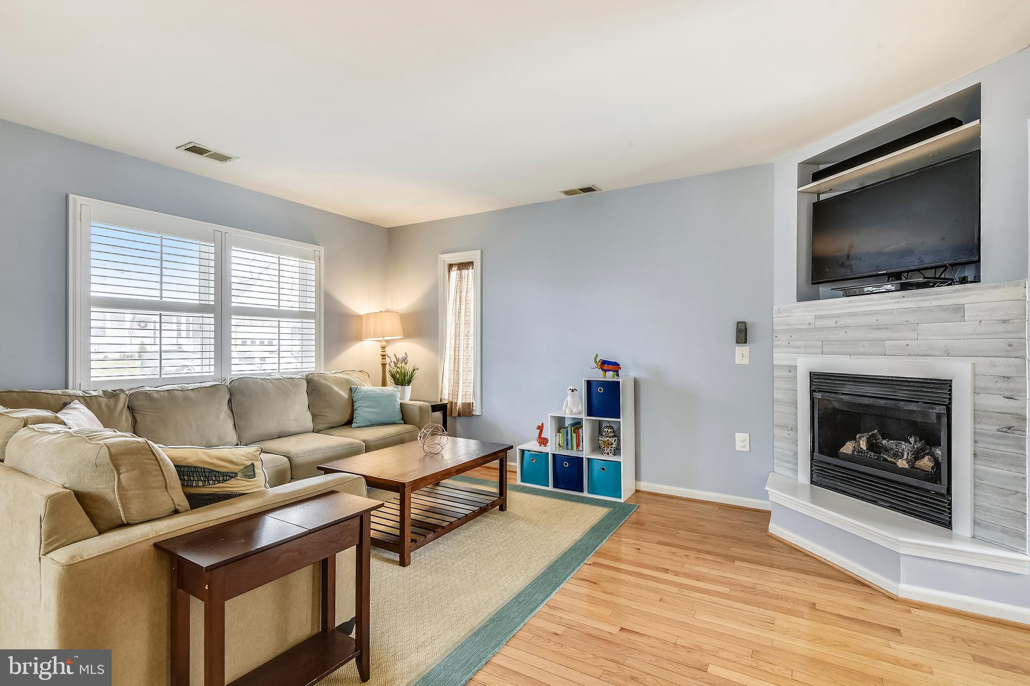 WOODLAND BEACH - Residential