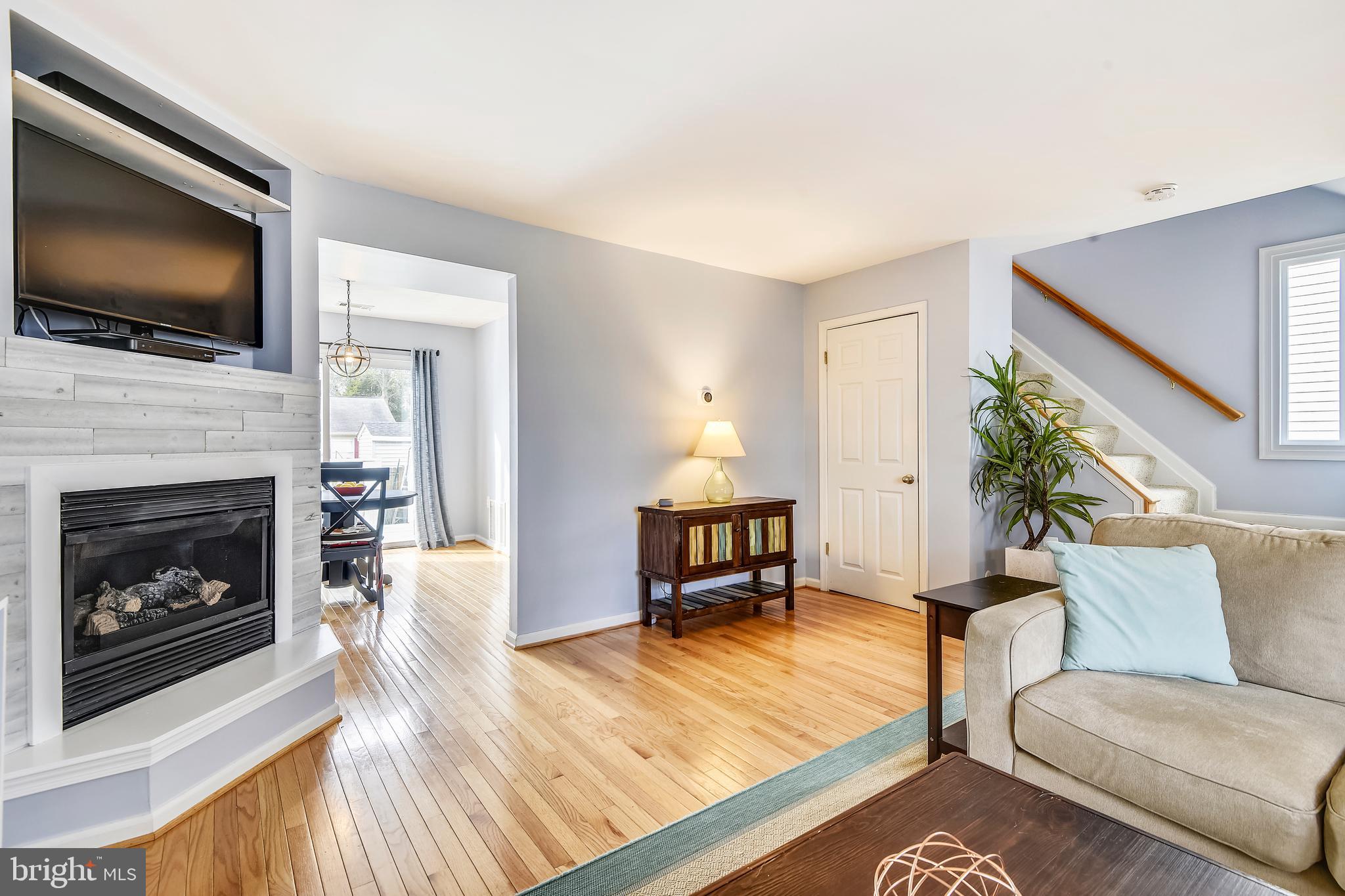 WOODLAND BEACH - Residential