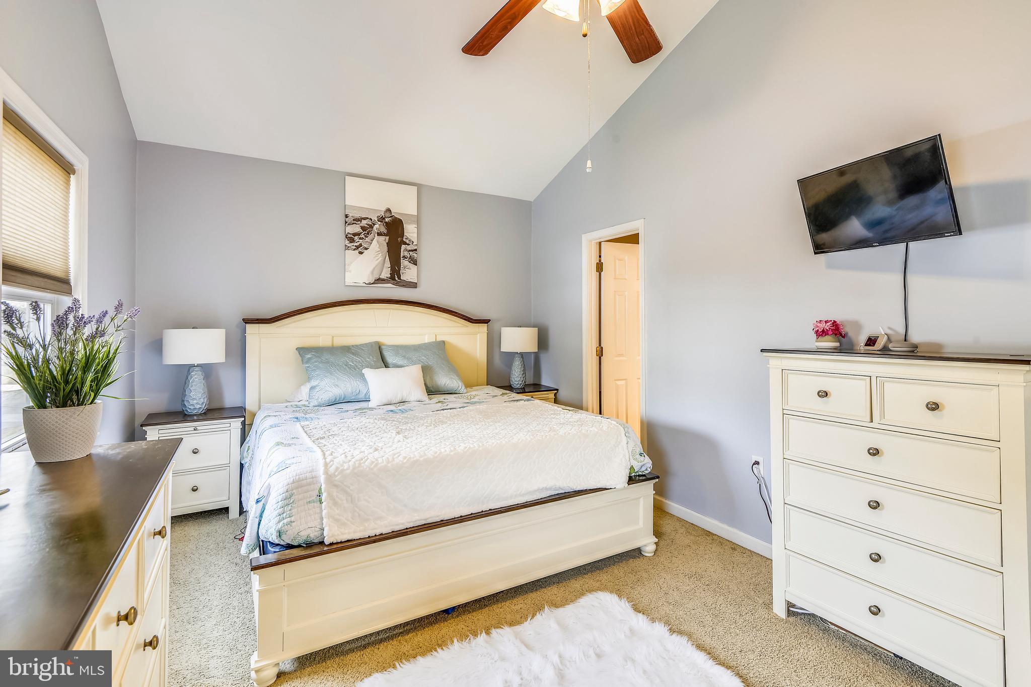 WOODLAND BEACH - Residential