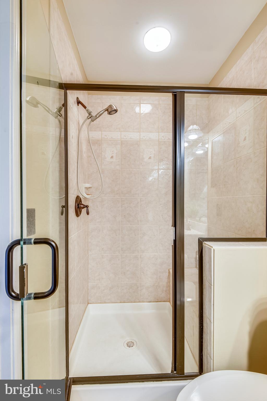 WOODLAND BEACH - Residential