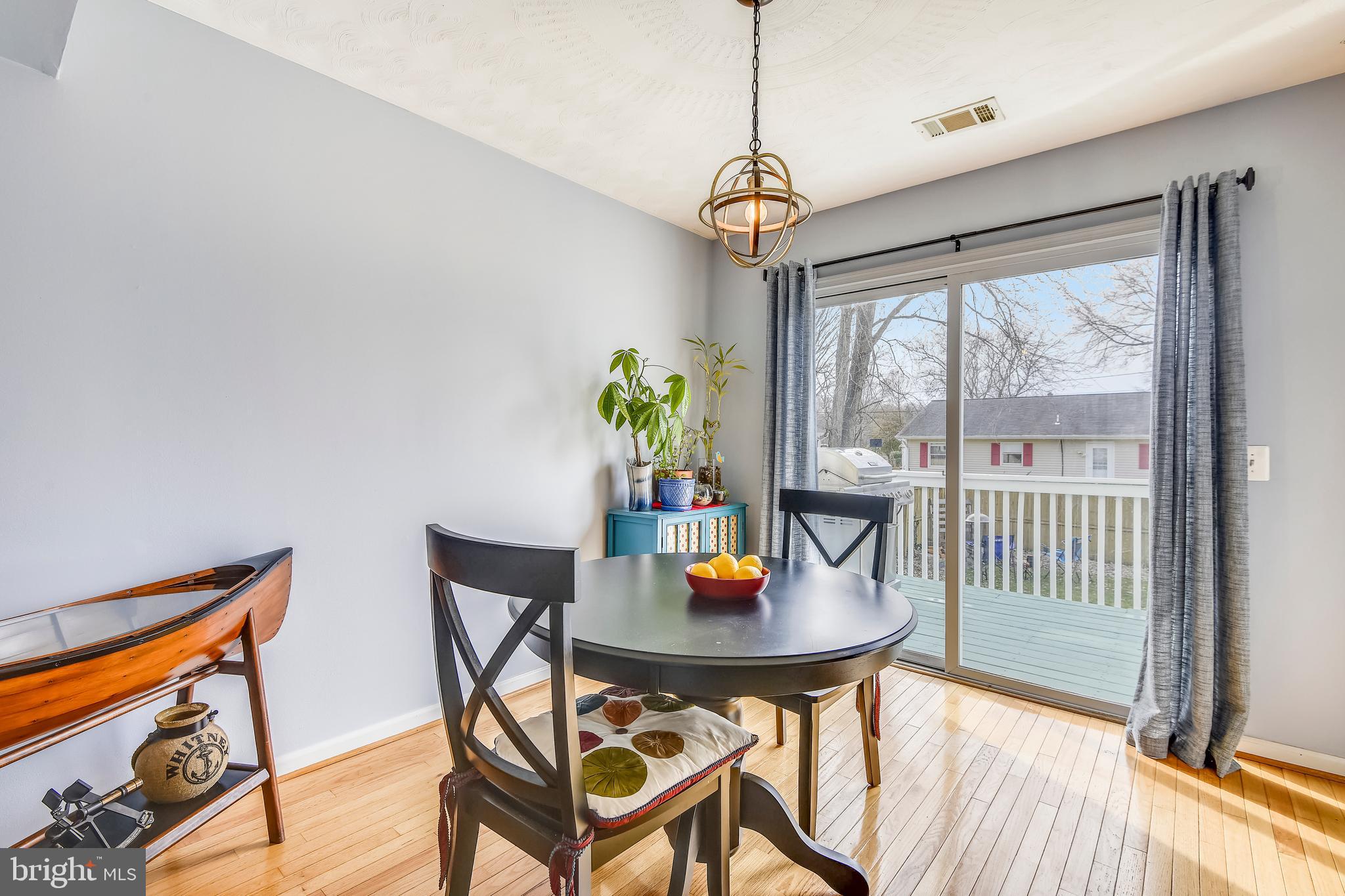 WOODLAND BEACH - Residential