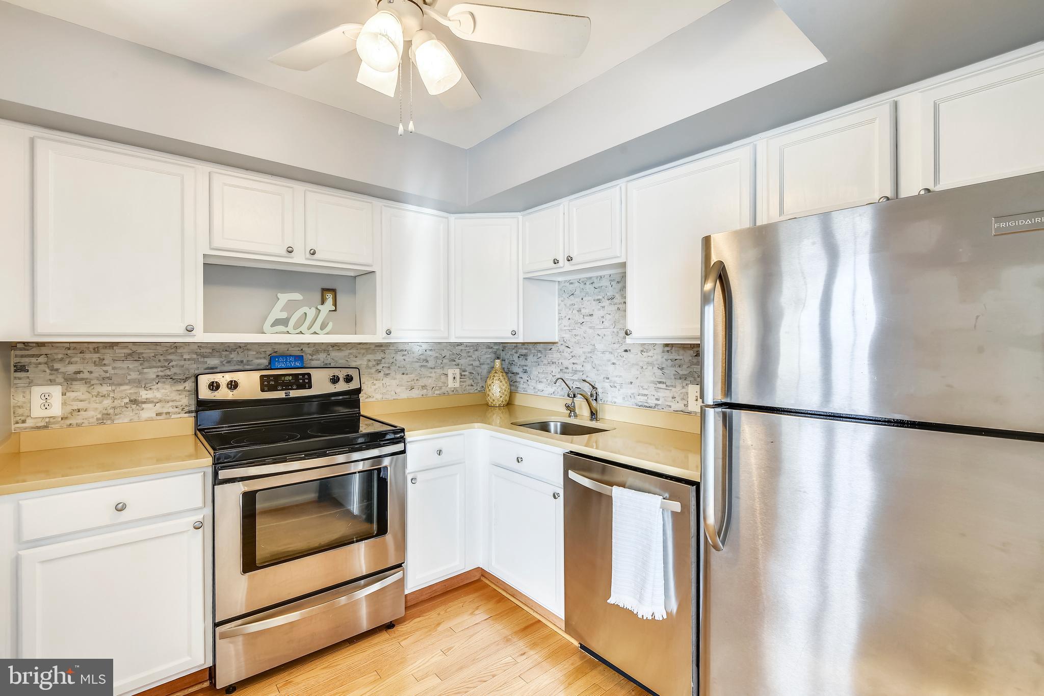 WOODLAND BEACH - Residential