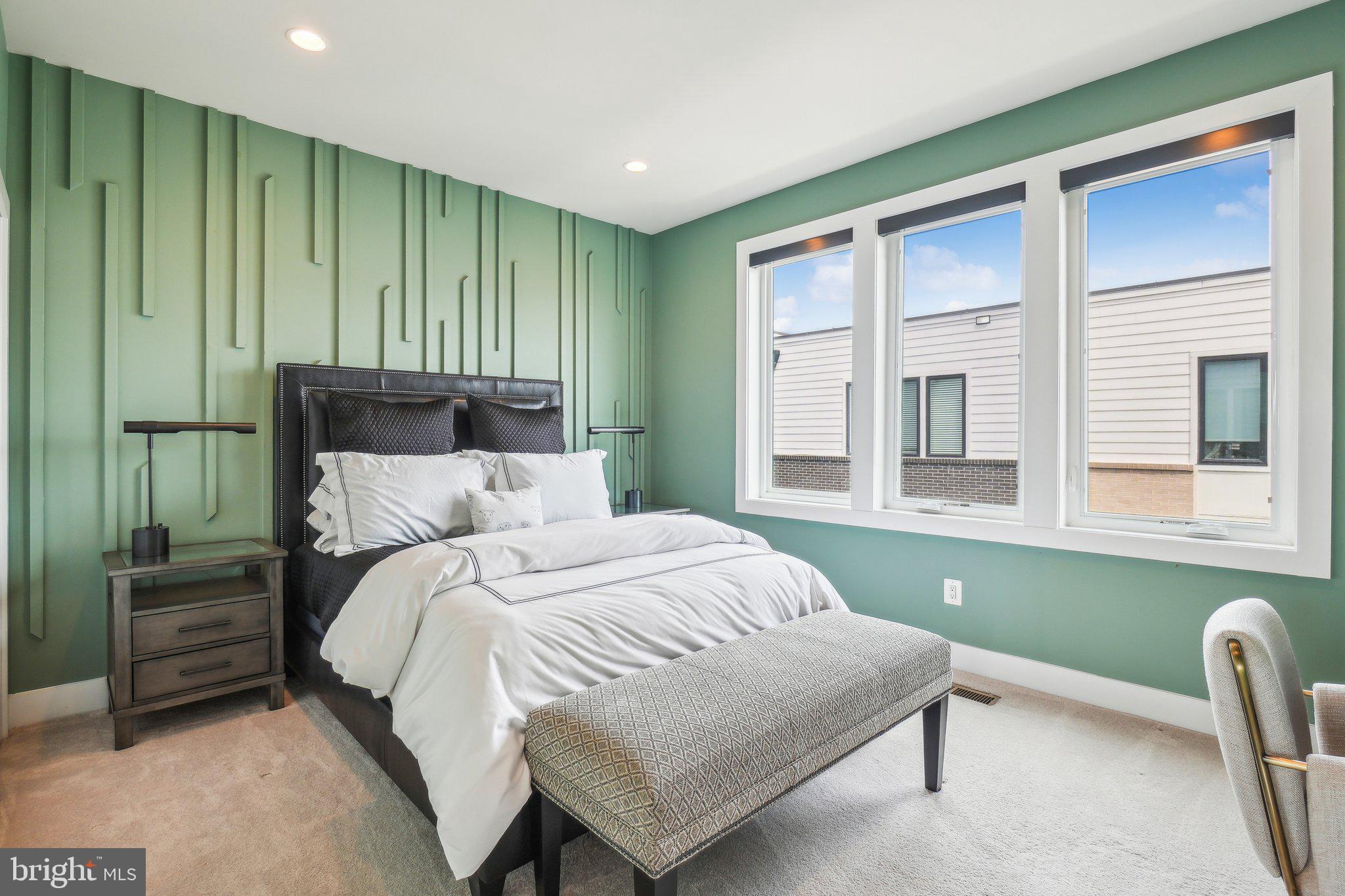 EISENHOWER SQUARE - Residential