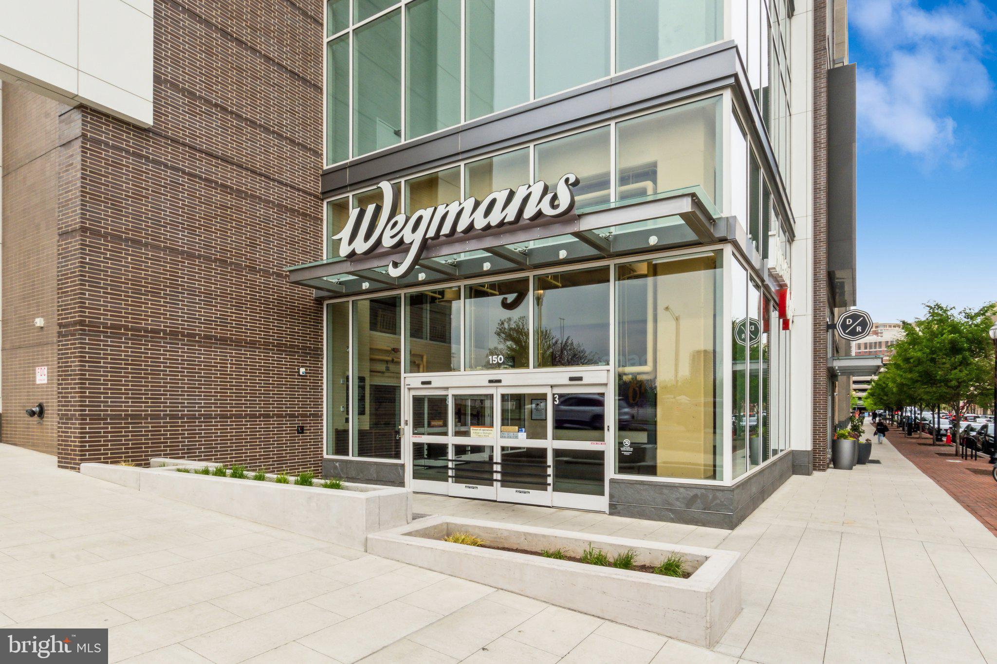 EISENHOWER SQUARE - Residential