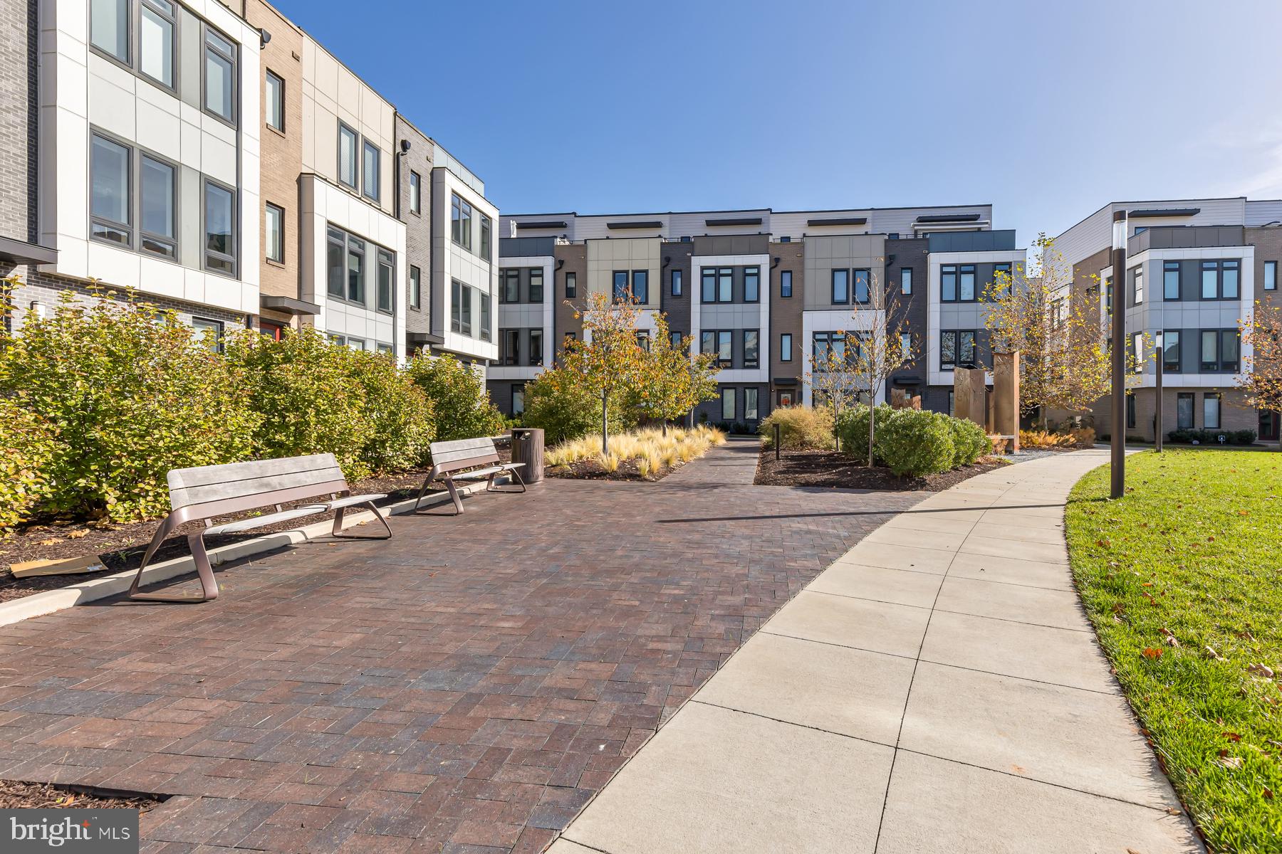 EISENHOWER SQUARE - Residential