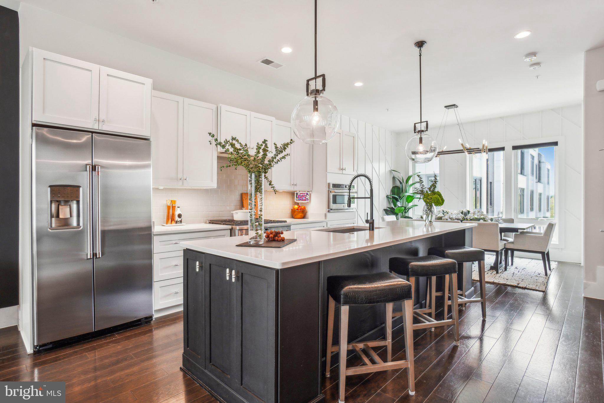 EISENHOWER SQUARE - Residential