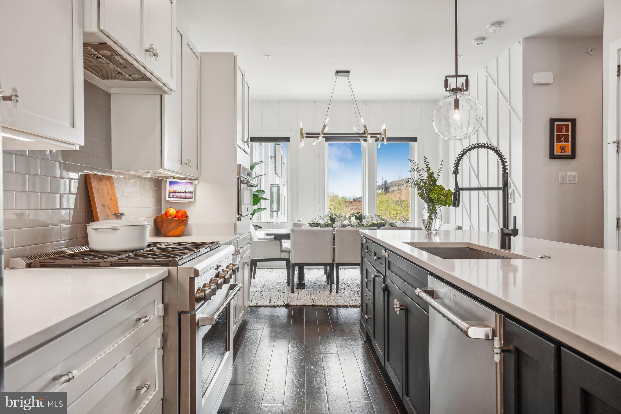 EISENHOWER SQUARE - Residential