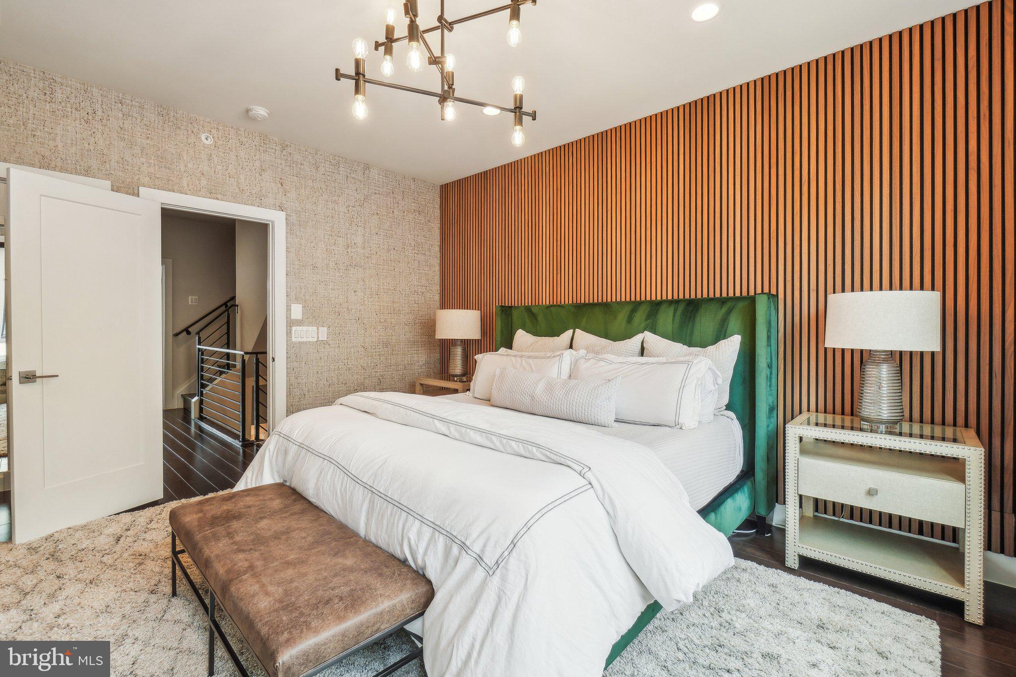 EISENHOWER SQUARE - Residential