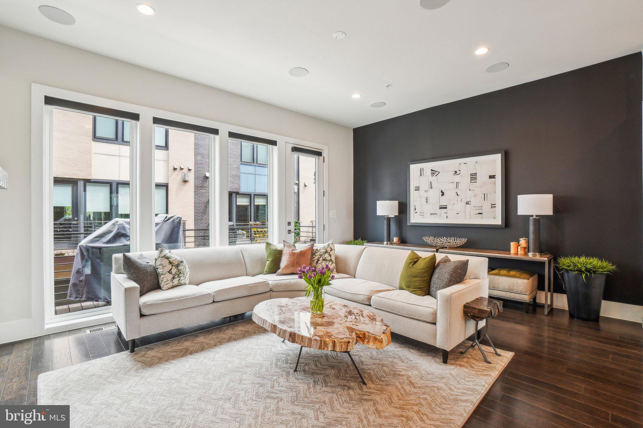 EISENHOWER SQUARE - Residential