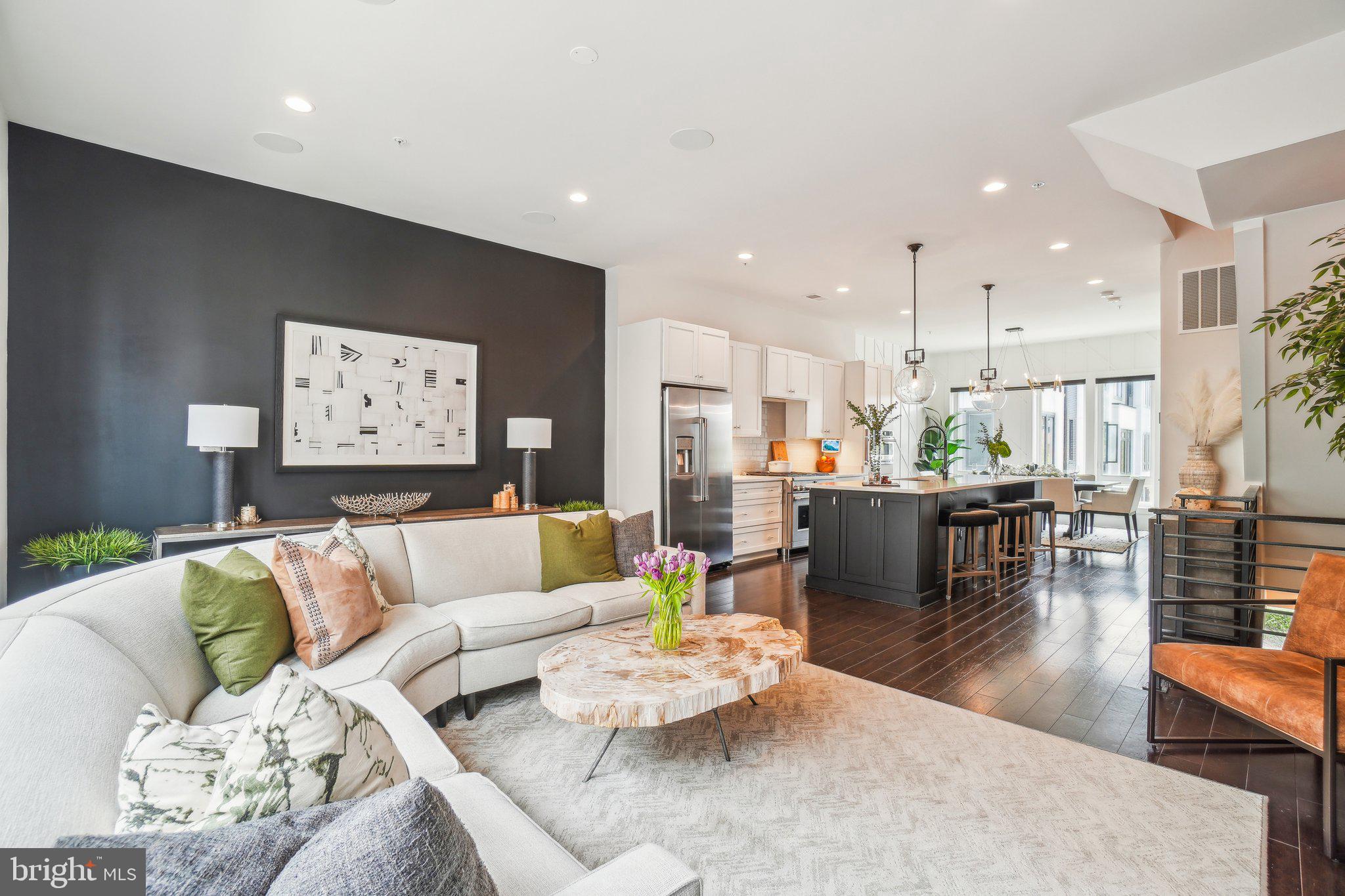 EISENHOWER SQUARE - Residential