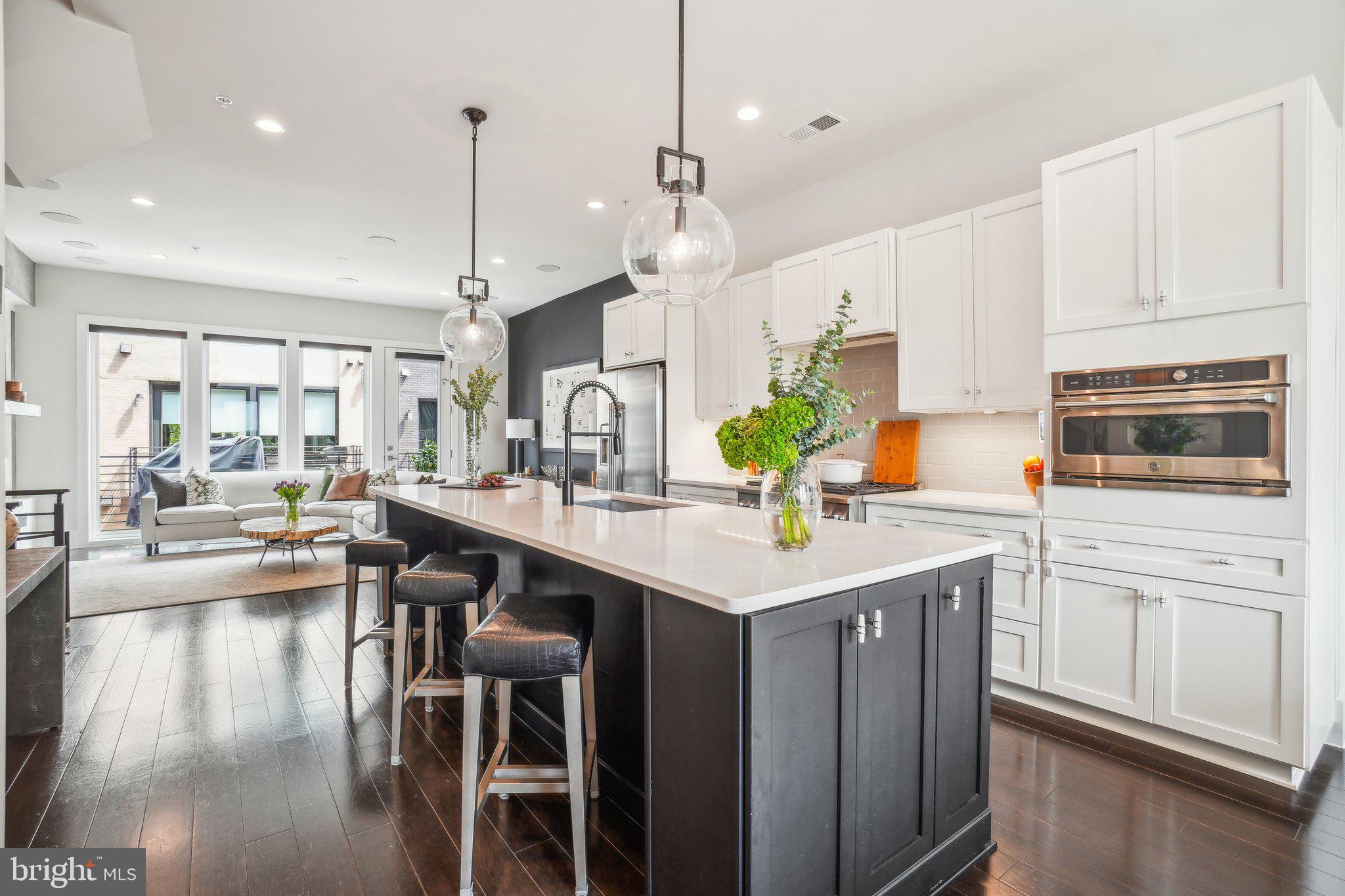 EISENHOWER SQUARE - Residential