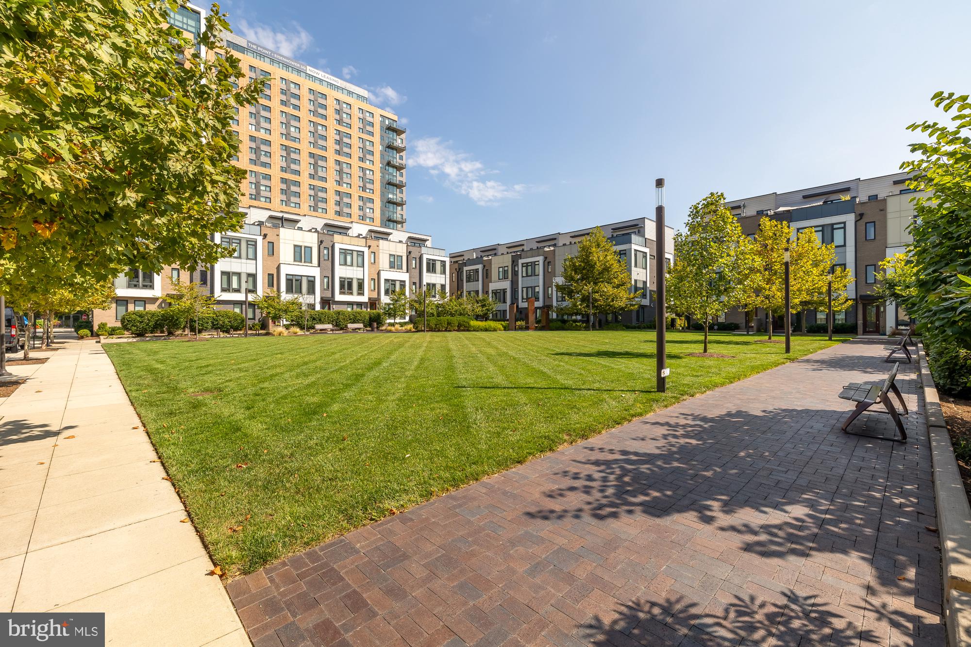 EISENHOWER SQUARE - Residential