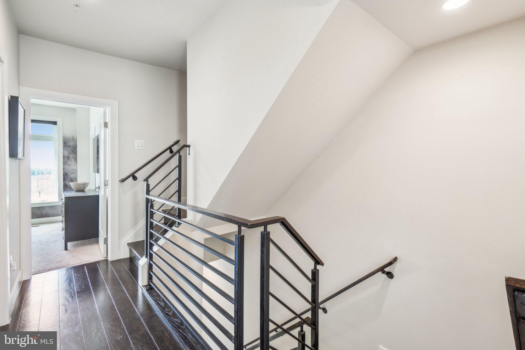 EISENHOWER SQUARE - Residential