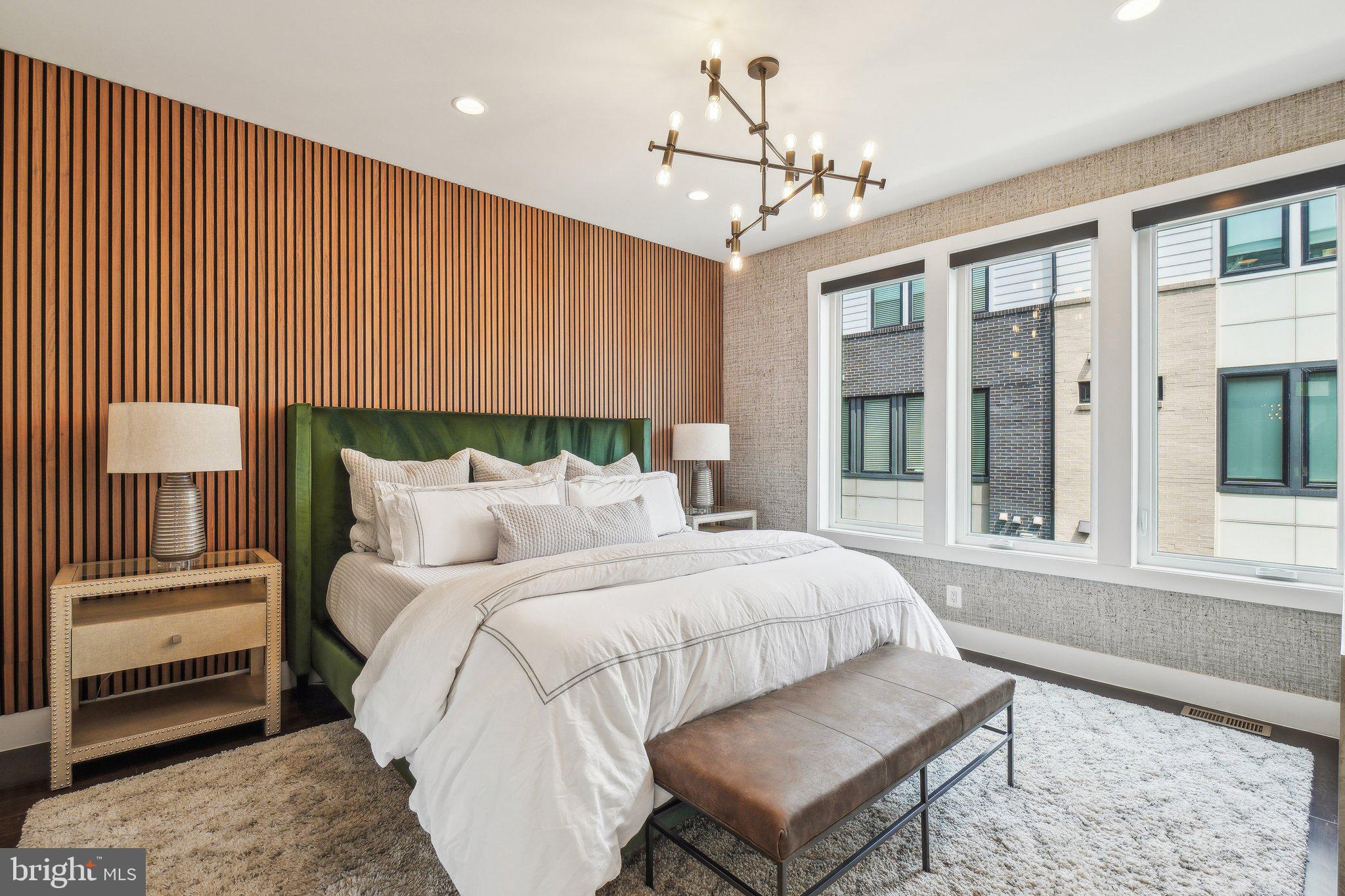 EISENHOWER SQUARE - Residential