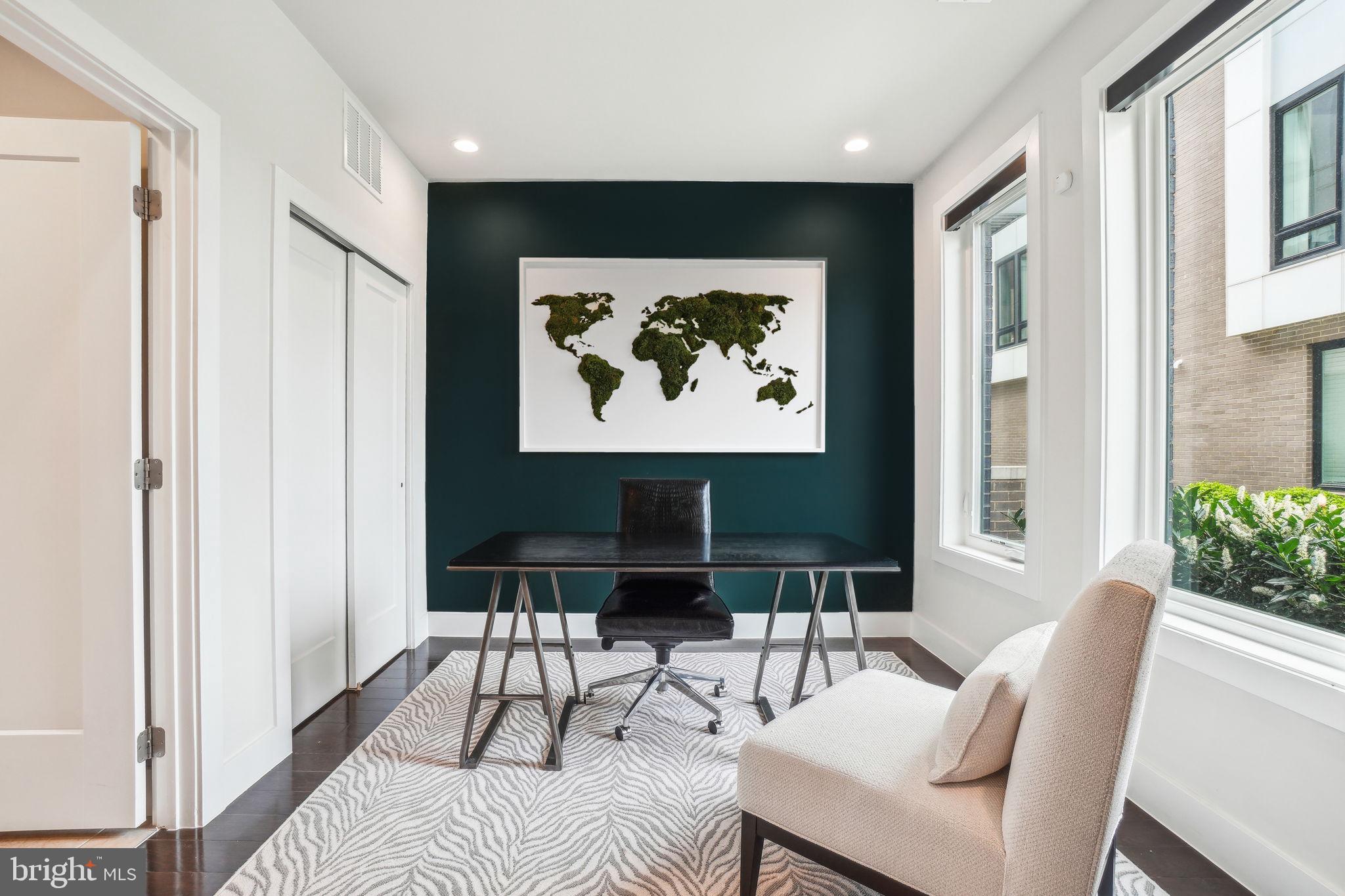 EISENHOWER SQUARE - Residential