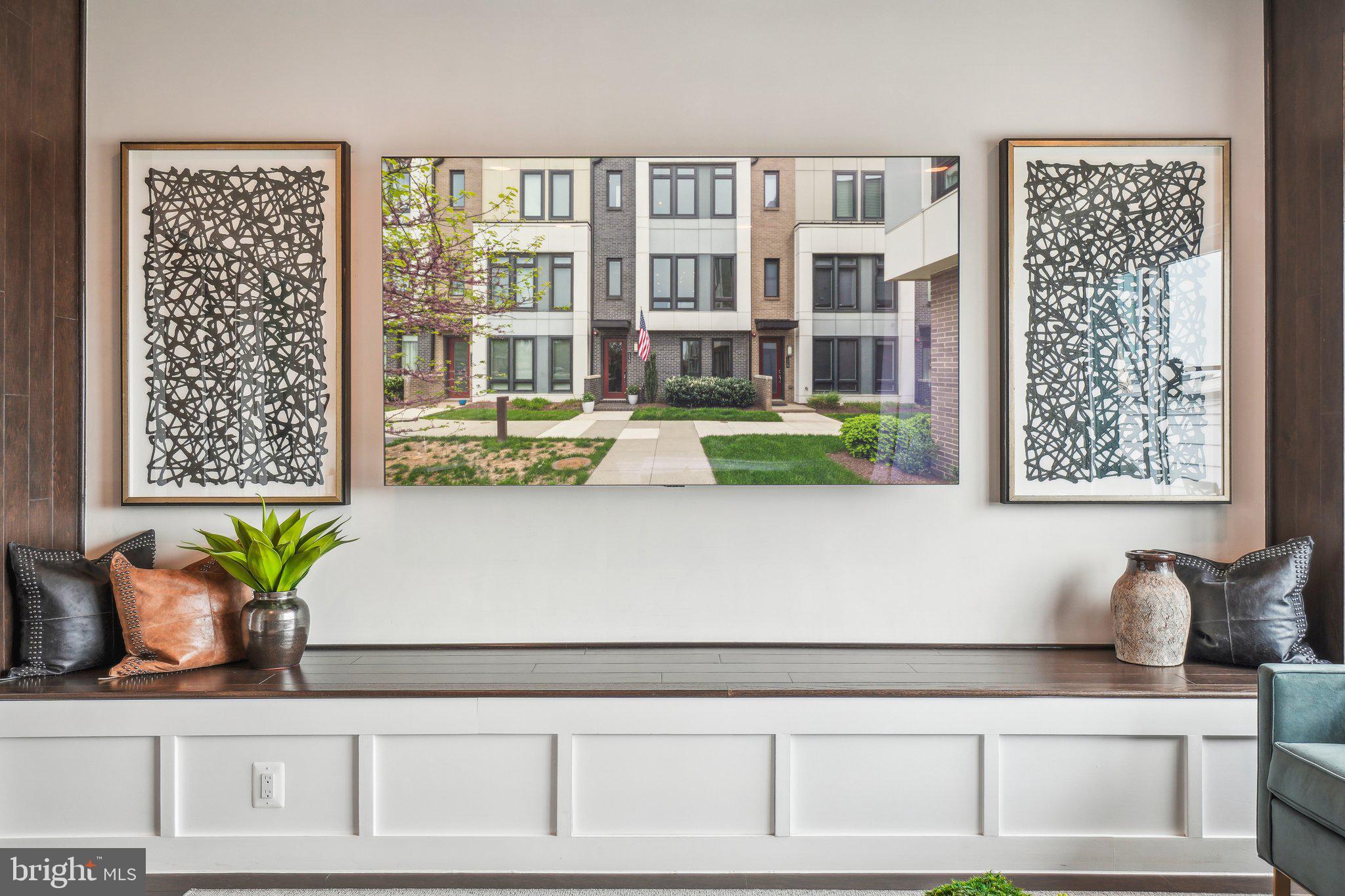 EISENHOWER SQUARE - Residential