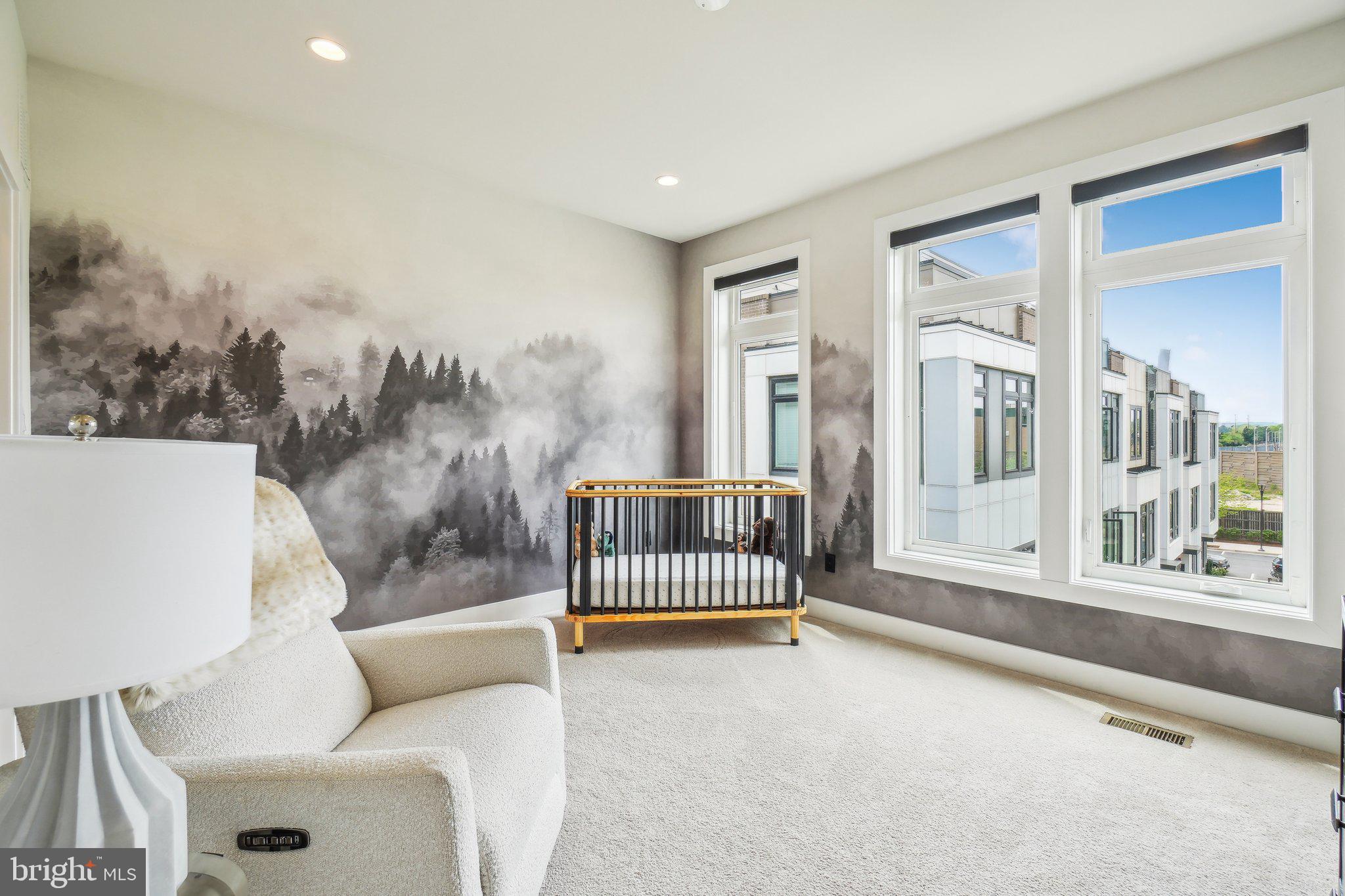 EISENHOWER SQUARE - Residential