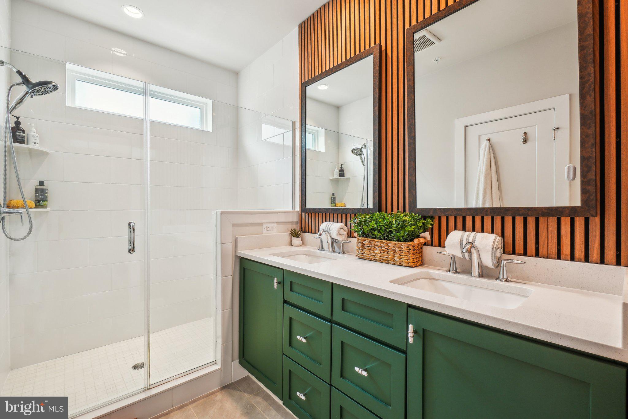 EISENHOWER SQUARE - Residential