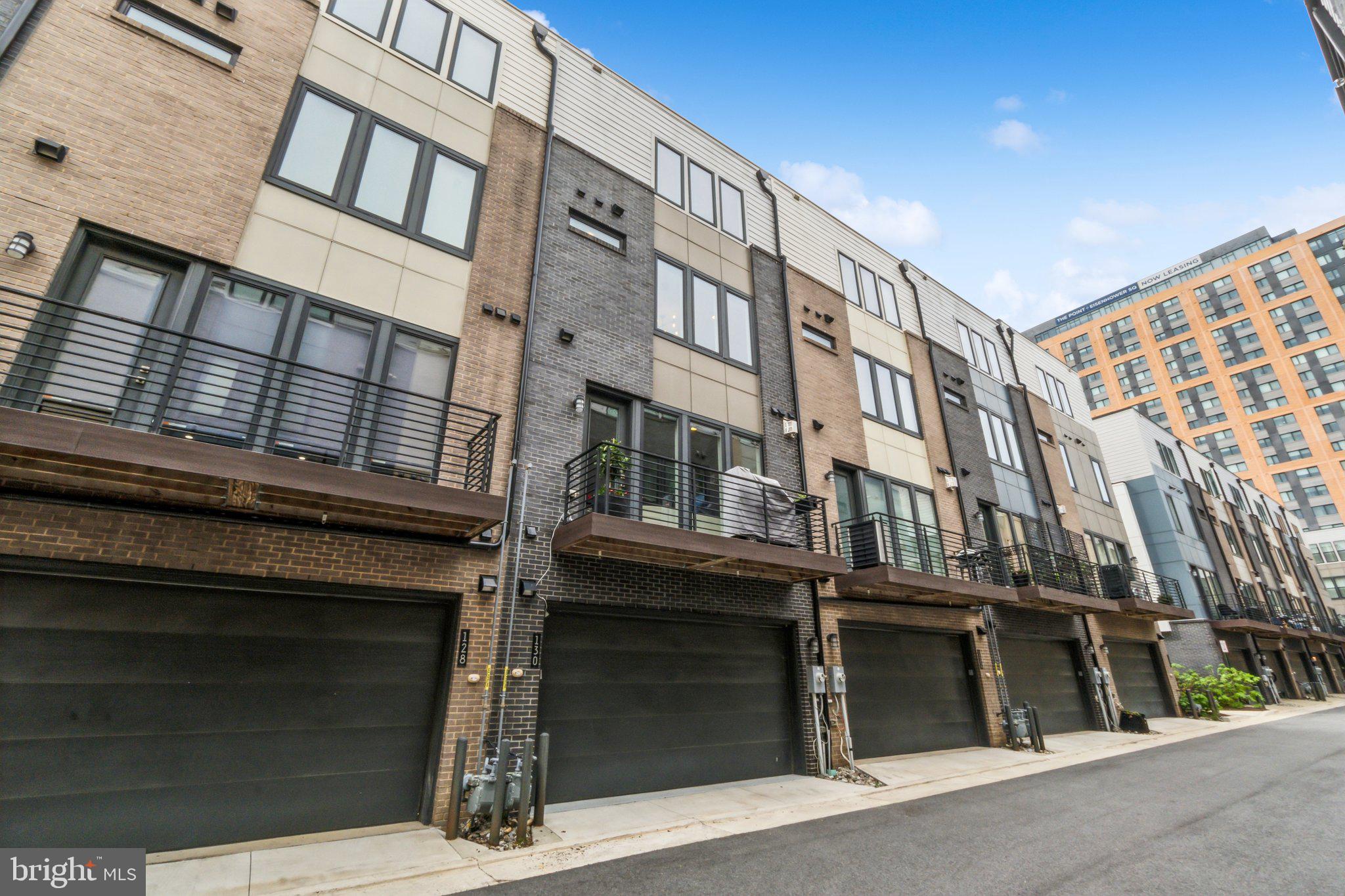 EISENHOWER SQUARE - Residential