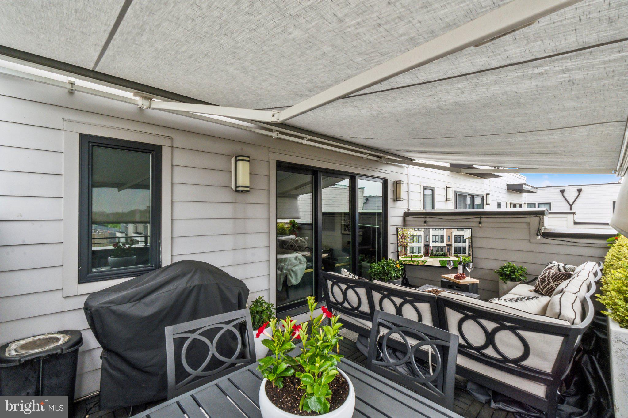 EISENHOWER SQUARE - Residential