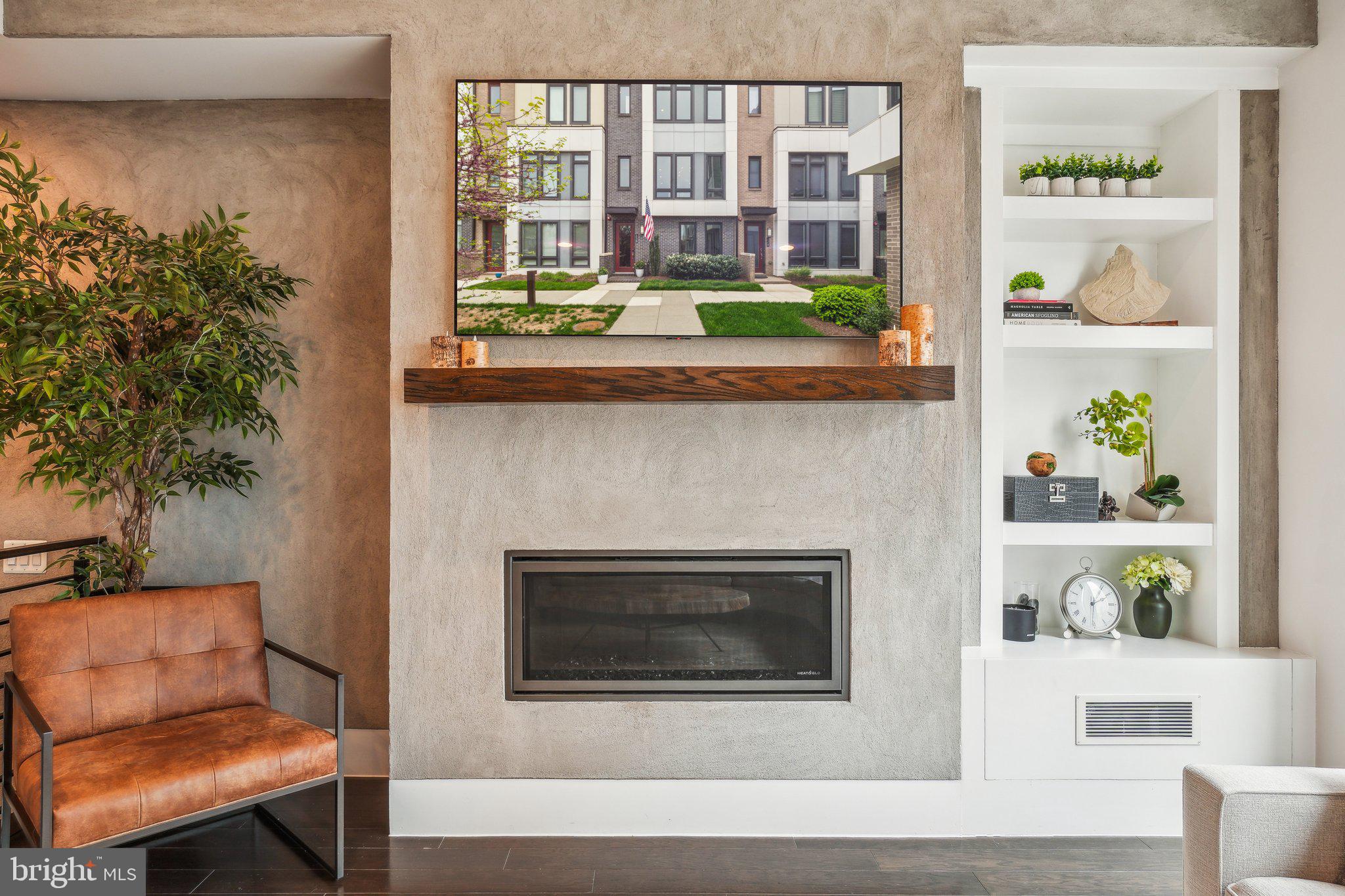 EISENHOWER SQUARE - Residential