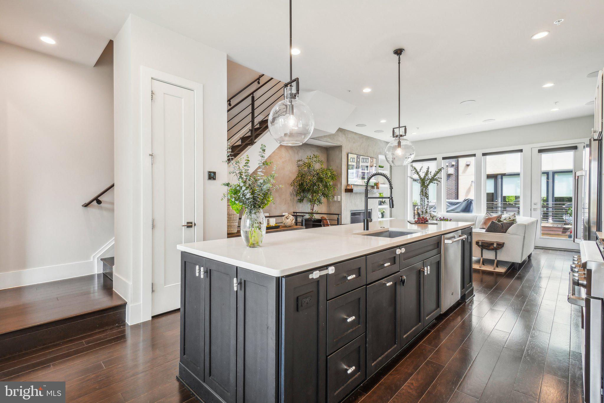 EISENHOWER SQUARE - Residential