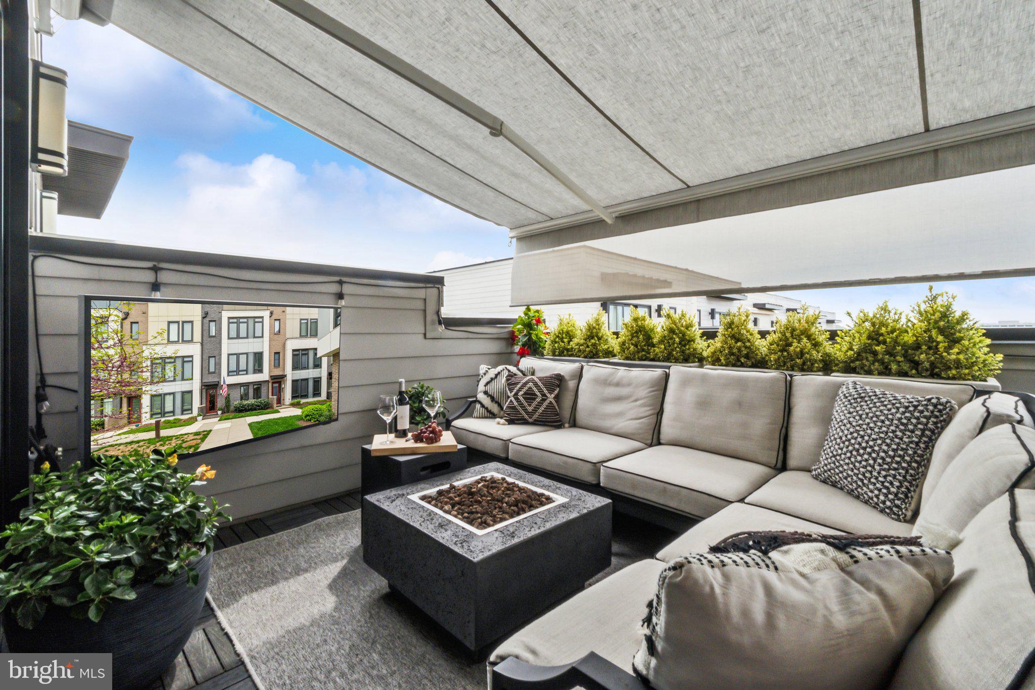 EISENHOWER SQUARE - Residential