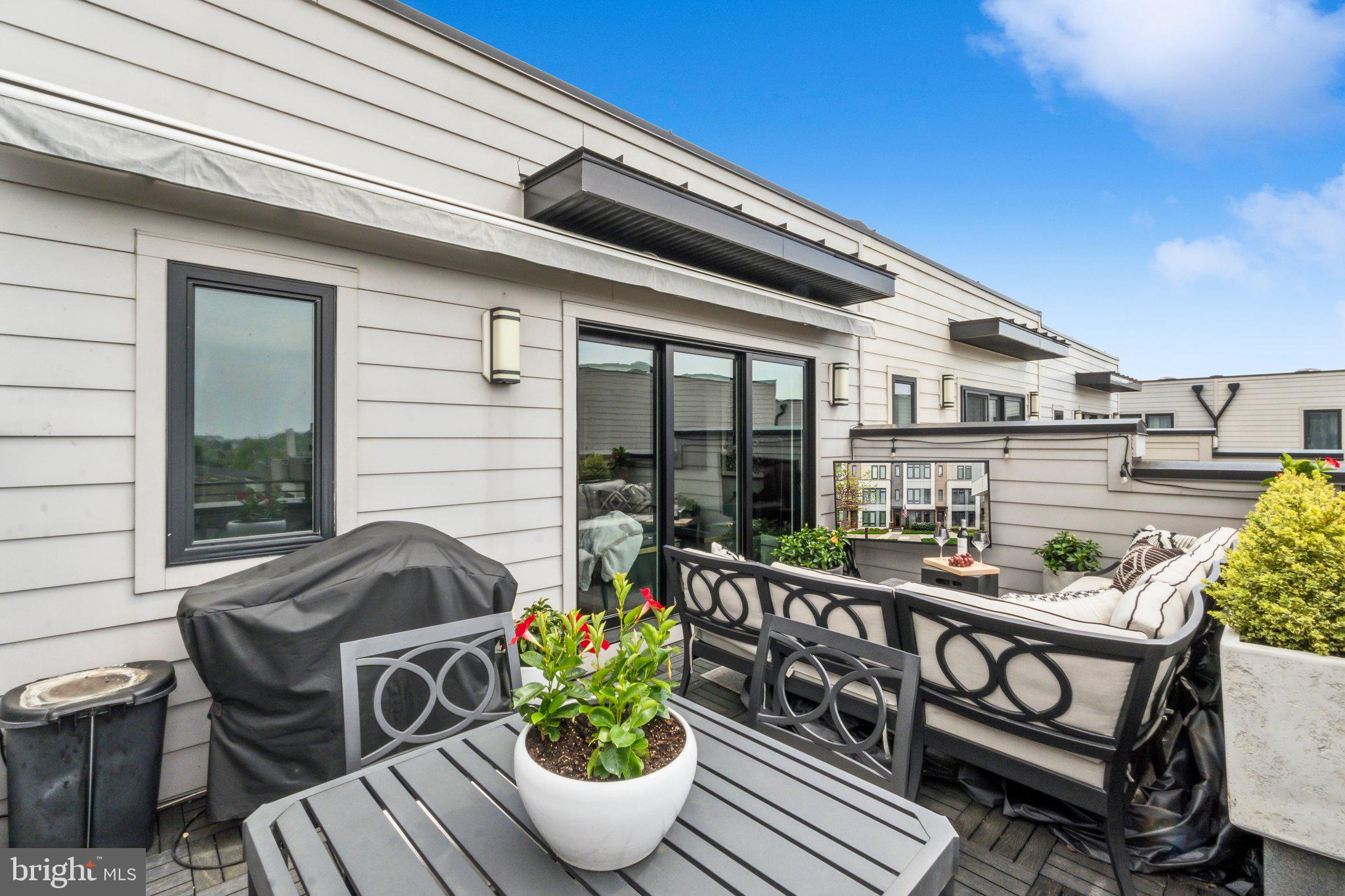 EISENHOWER SQUARE - Residential