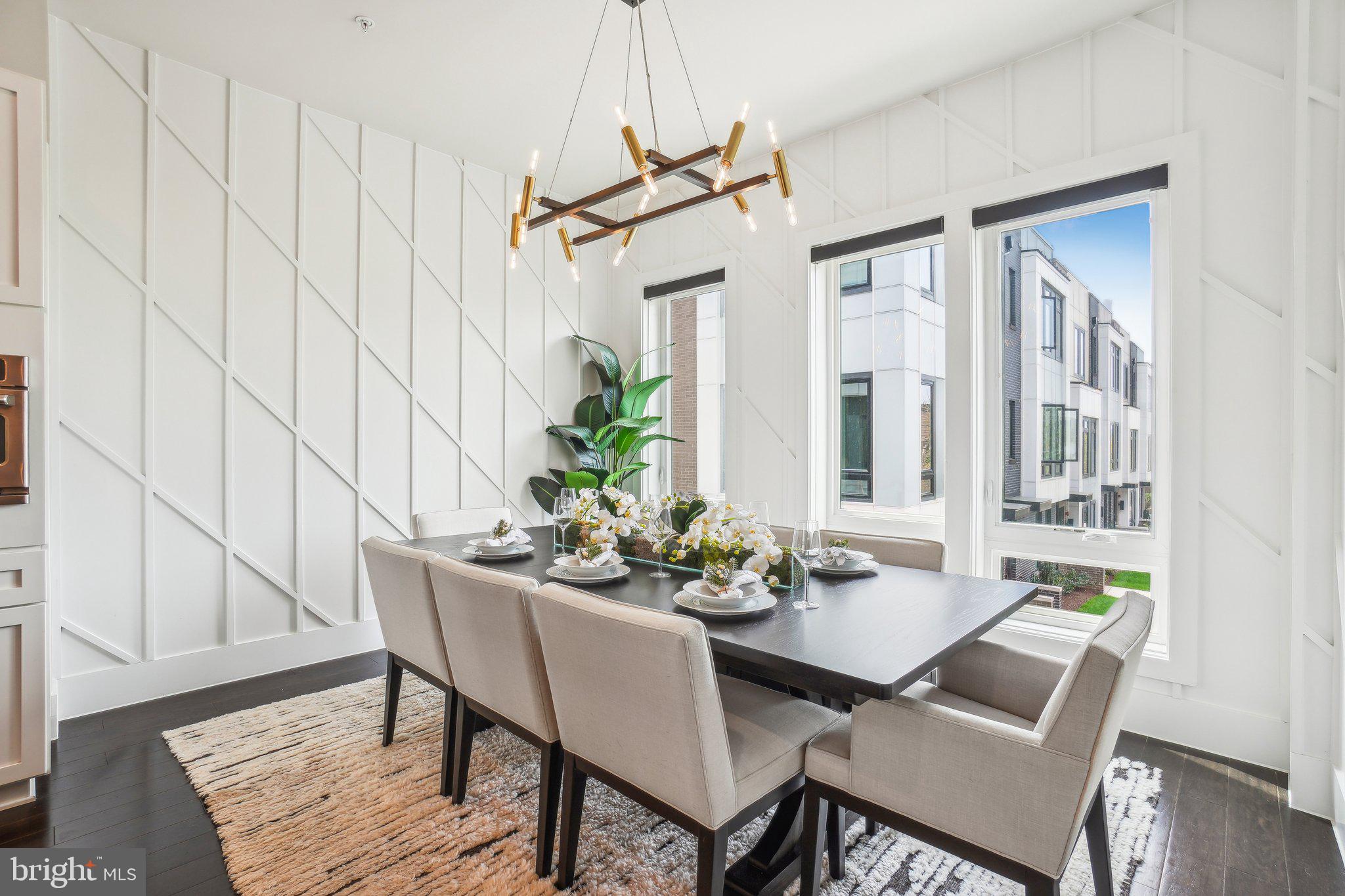 EISENHOWER SQUARE - Residential