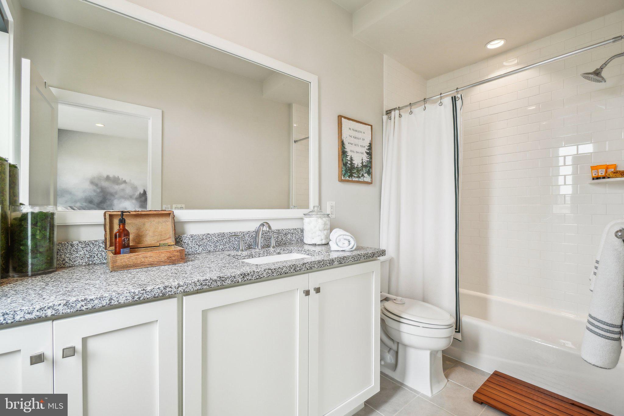 EISENHOWER SQUARE - Residential