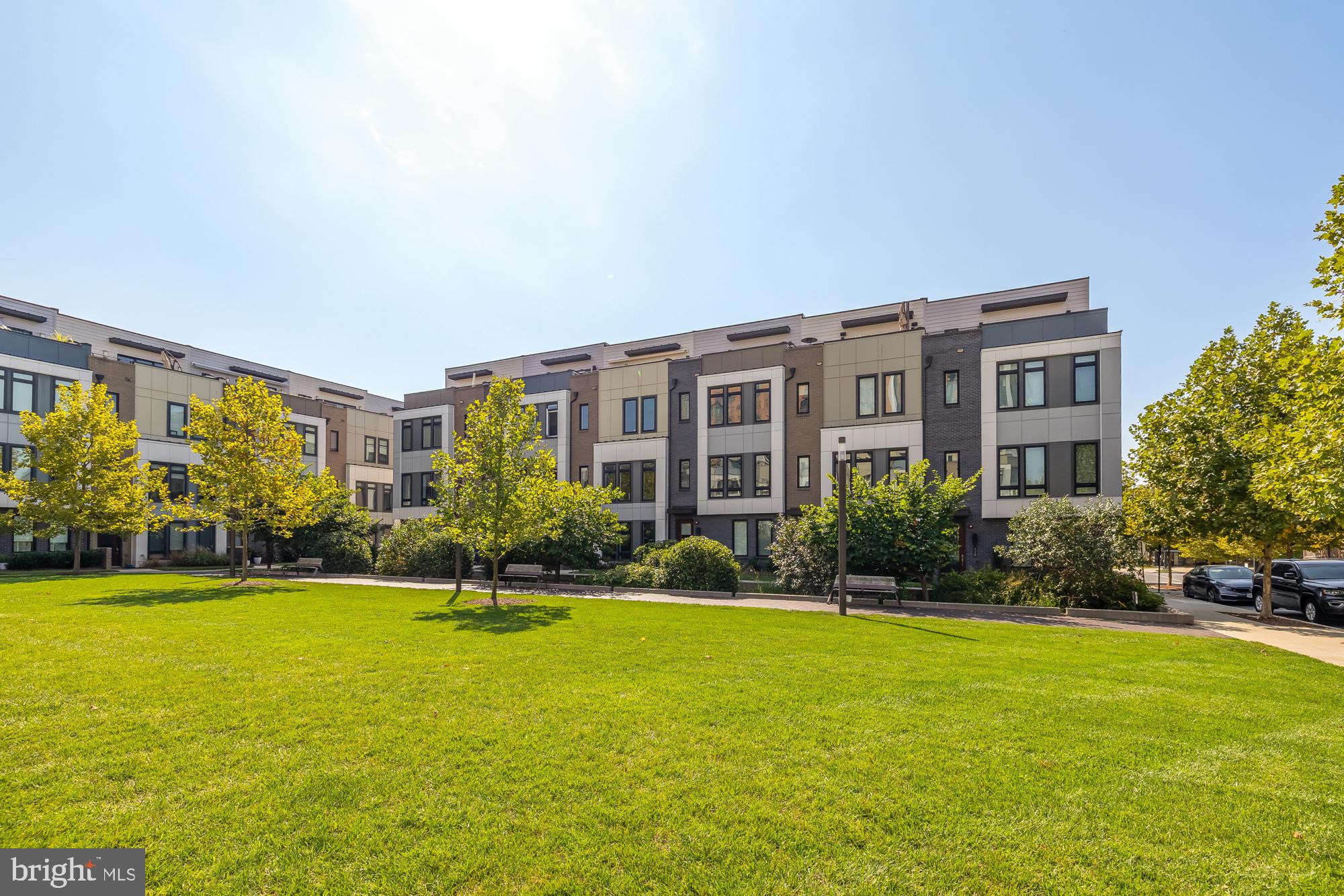 EISENHOWER SQUARE - Residential