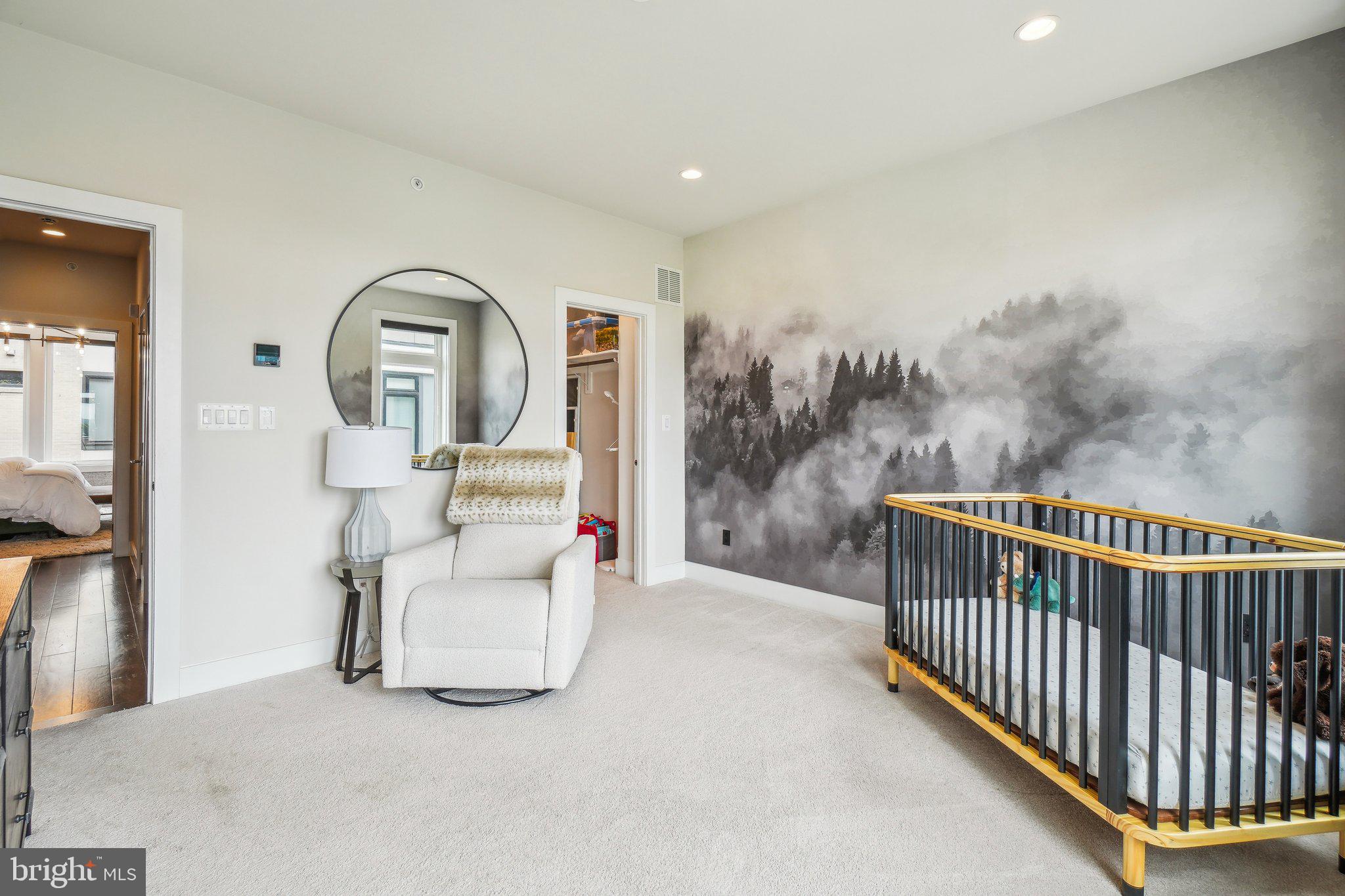 EISENHOWER SQUARE - Residential