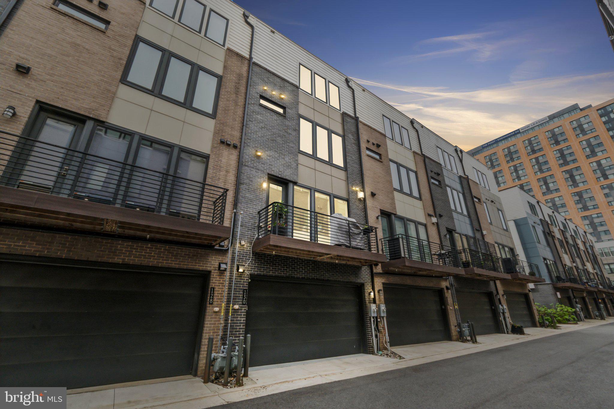 EISENHOWER SQUARE - Residential