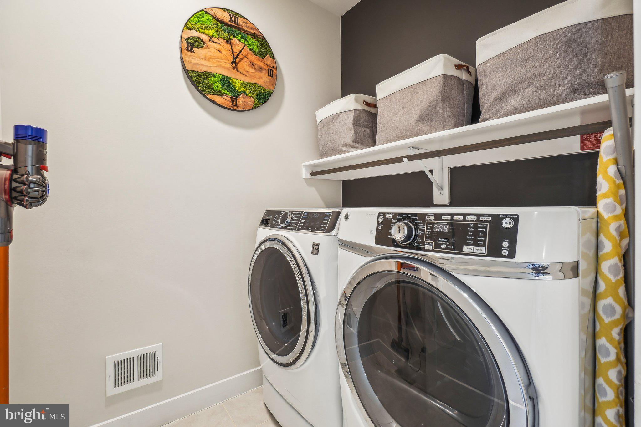 EISENHOWER SQUARE - Residential