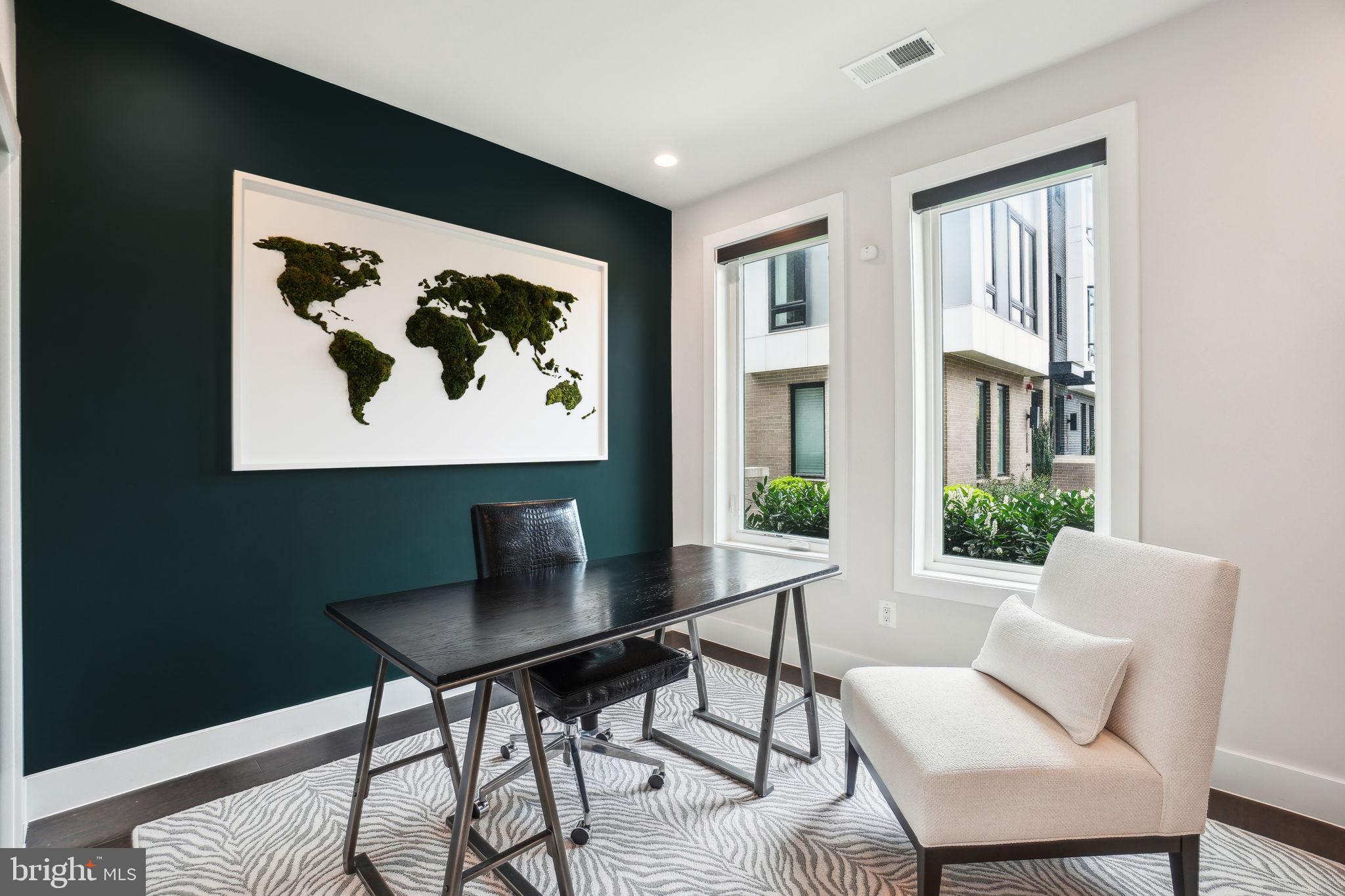 EISENHOWER SQUARE - Residential