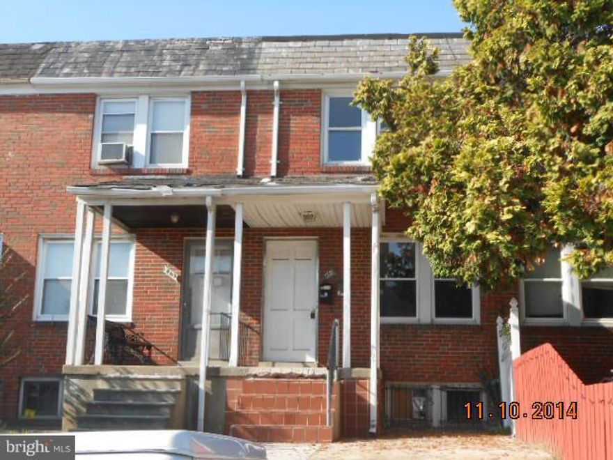 Fannie Mae Homepath Property  The home features 2 full bathrooms, 3 bedrooms and an improved basement. Gleaming wood Floors. yard and deck in back for entertaining. Home is set up as 2 units, with 2 kitchens.  convenient to 95, Close to downtown.