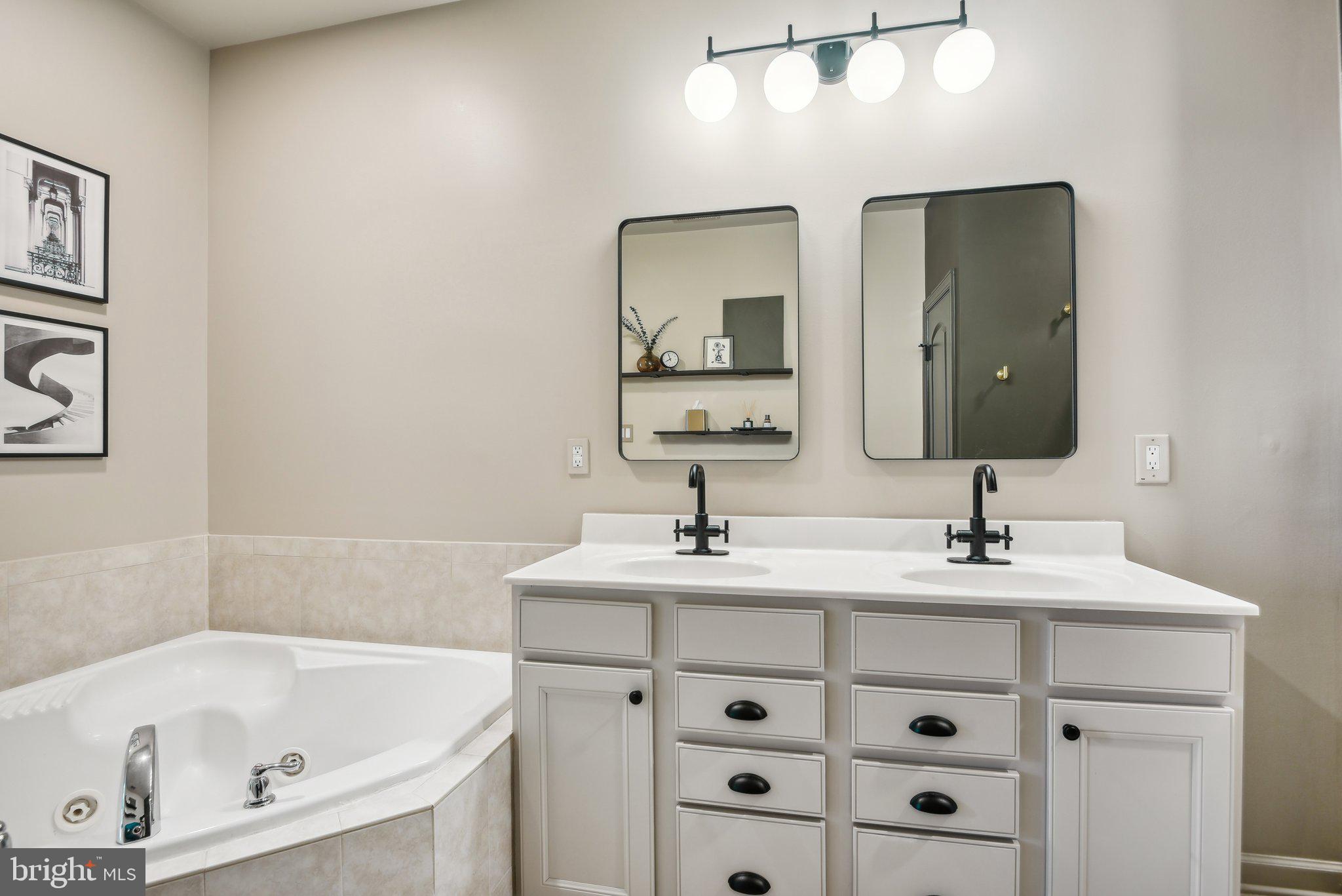 HIDDEN CREEK - Residential