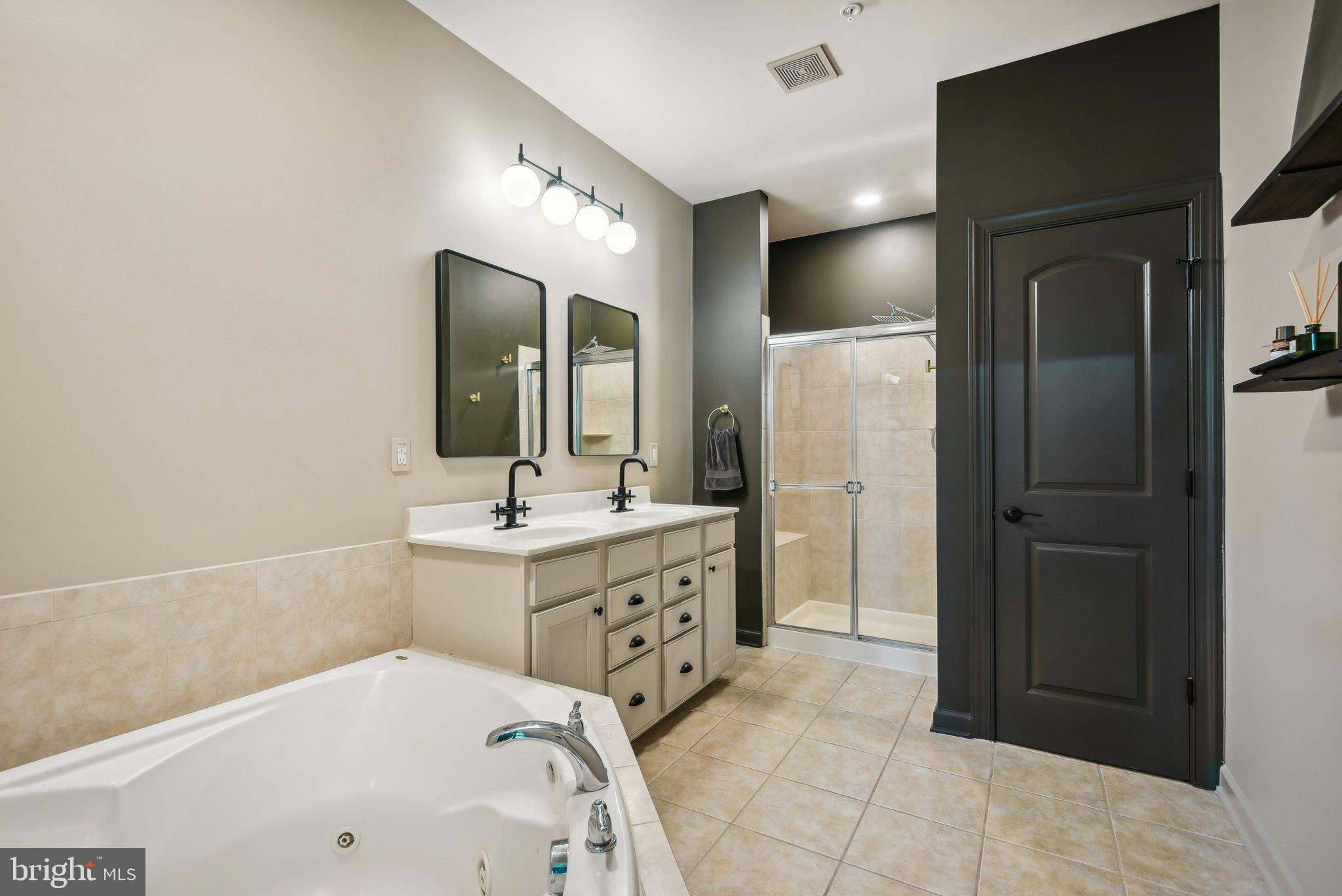 HIDDEN CREEK - Residential