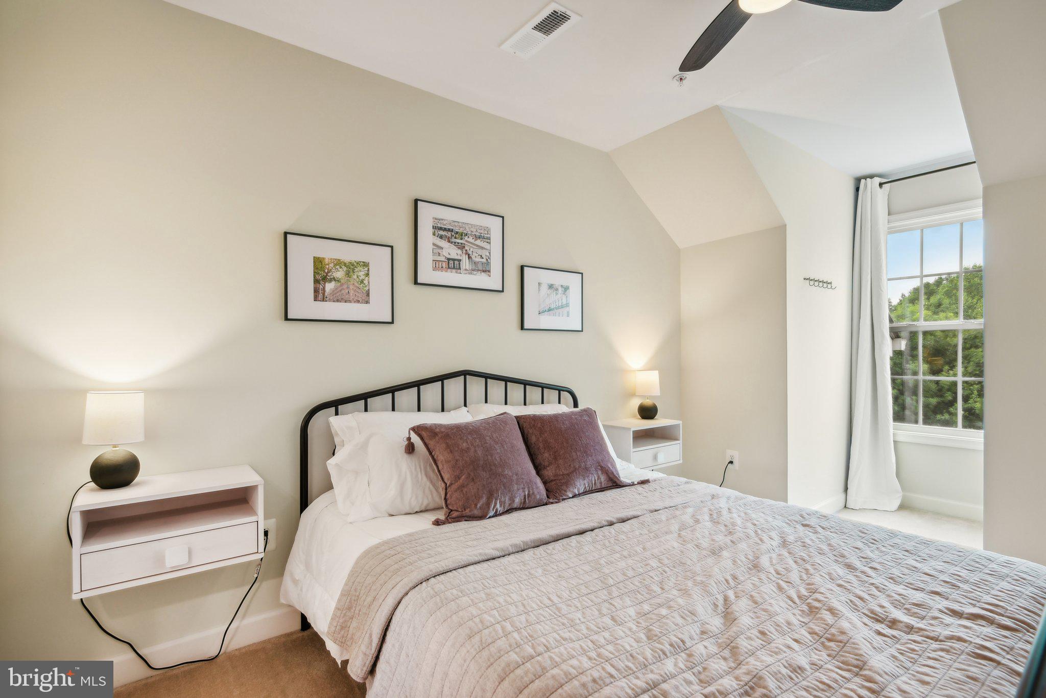 HIDDEN CREEK - Residential