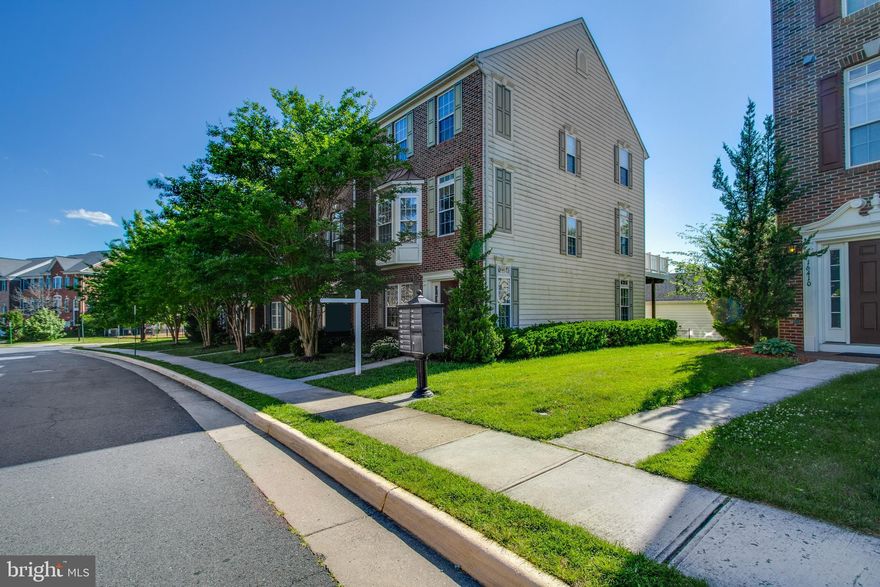 ACCEPTING BACK UP OFFERS.  Large, beautiful end unit townhome with 2 car garage,  in the heart of Port Potomac located minutes to Stonebridge at Potomac Town Center. Easy commute to Quantico, Ft. Belvoir, DC, and The Pentagon.Railway VRE is 10 min (4.2 miles), 5 min to commuter lot for buses and SLUG lot at 234 2.3 miles.10 minutes from Stonebridge Shopping Center with Wegmans, great restaurants, Alamo Drafthouse, and shops. 10 minutes to Potomac Mills Mall. The home offers an open floor plan, hardwood floors, spacious kitchen with granite countertops & newer appliances, and much, much more!  Just fully painted and with brand new carpet, this home is ready to move in!  Home Warranty will be provided.