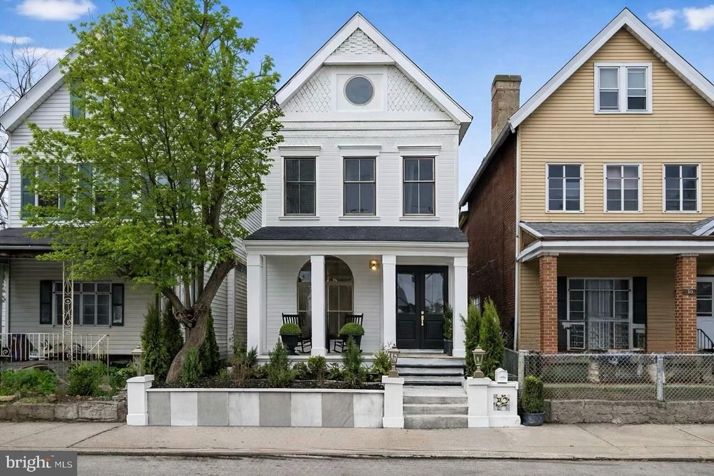 Photo of 32 Mayflower Street, PITTSBURGH, PA 15206 (MLS # PAAY2000402)