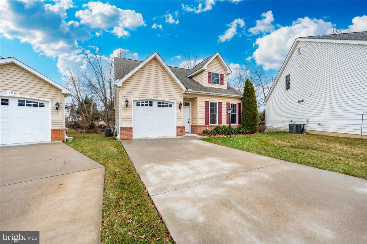 THE HOMES AT STRAWBRIDGE MEADOWS - Residential