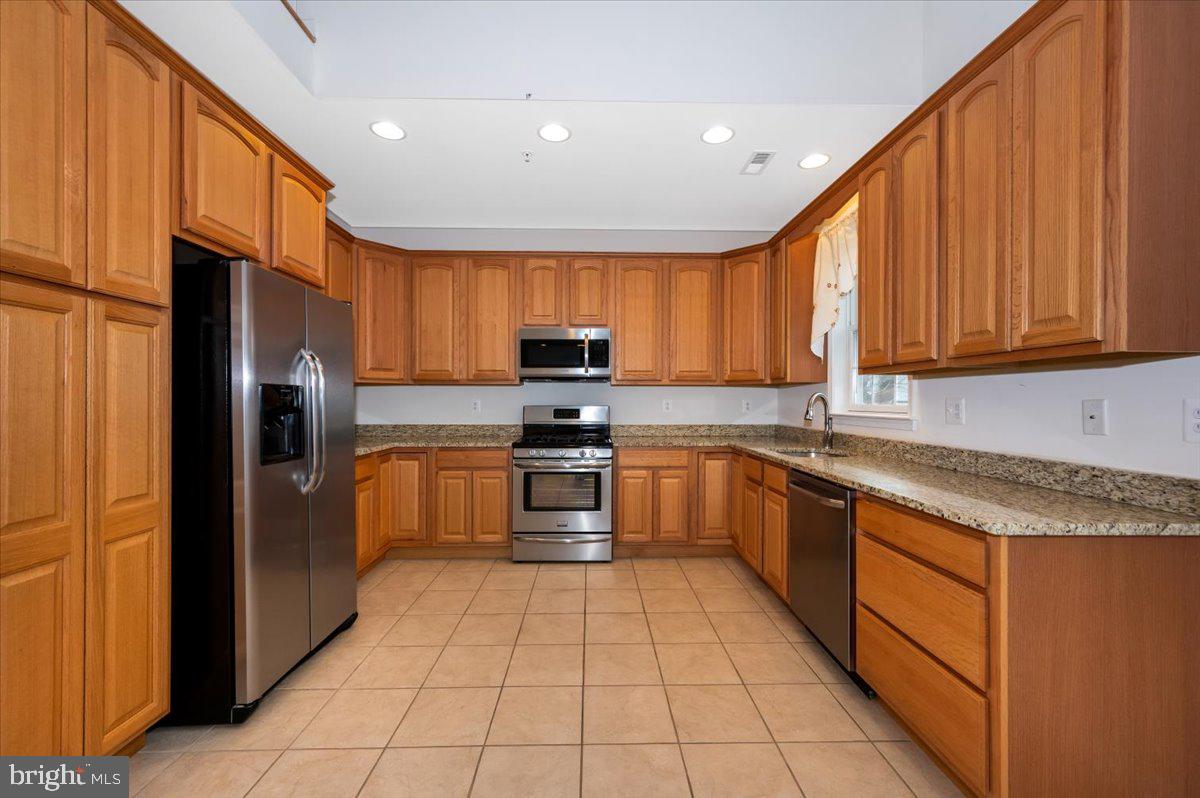 THE HOMES AT STRAWBRIDGE MEADOWS - Residential