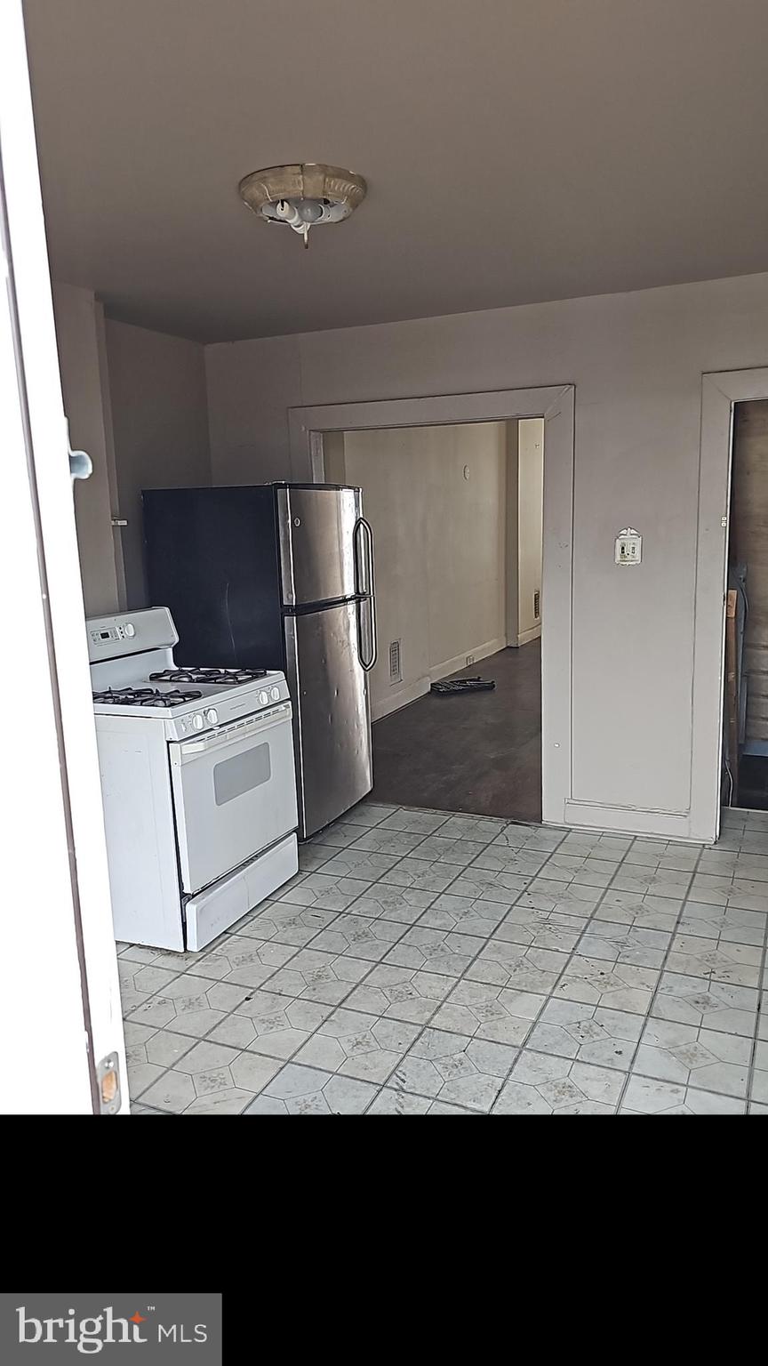 BROADWAY EAST - Residential